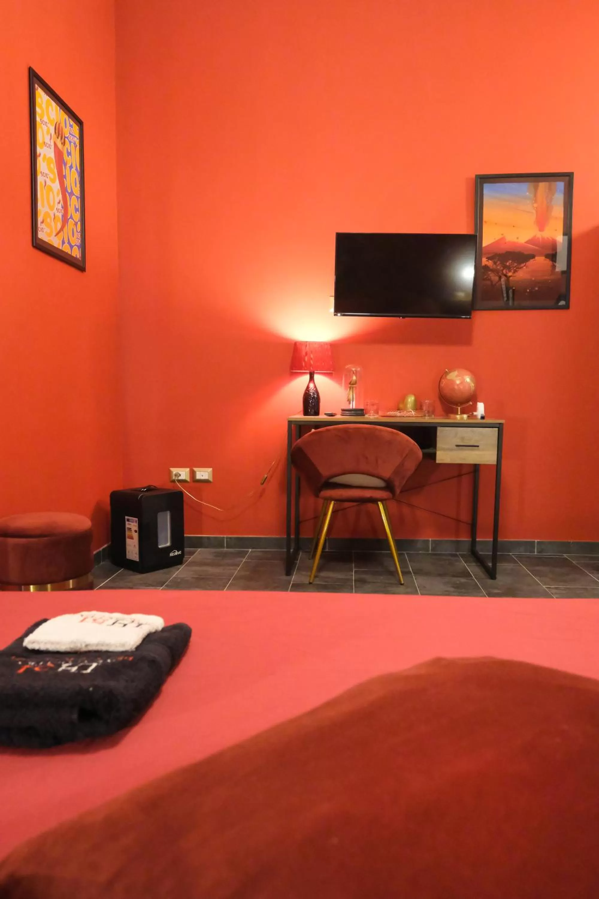 Bedroom, TV/Entertainment Center in LH51 B&B