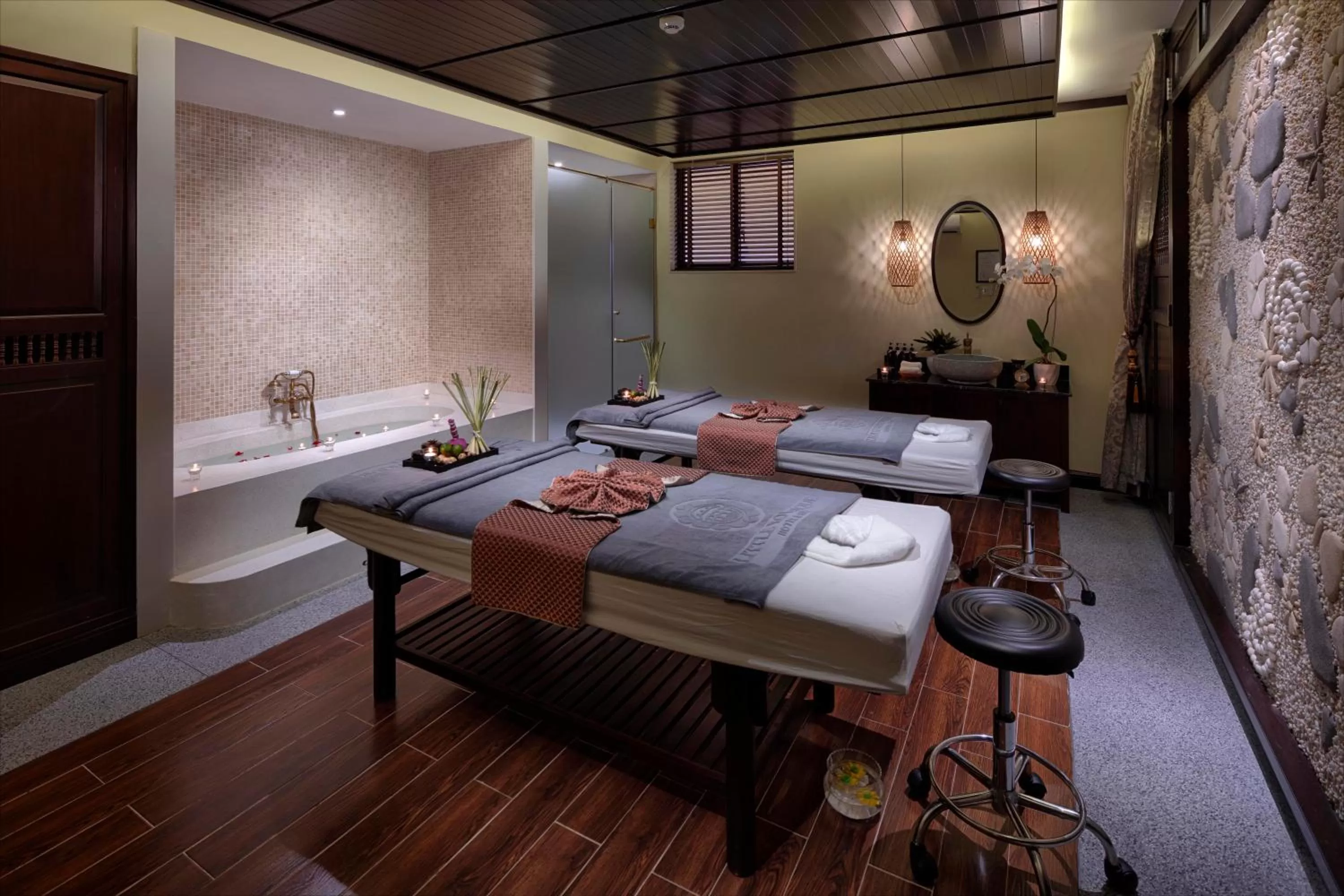 Massage, Bed in Little Riverside Hoi An . A Luxury Hotel & Spa