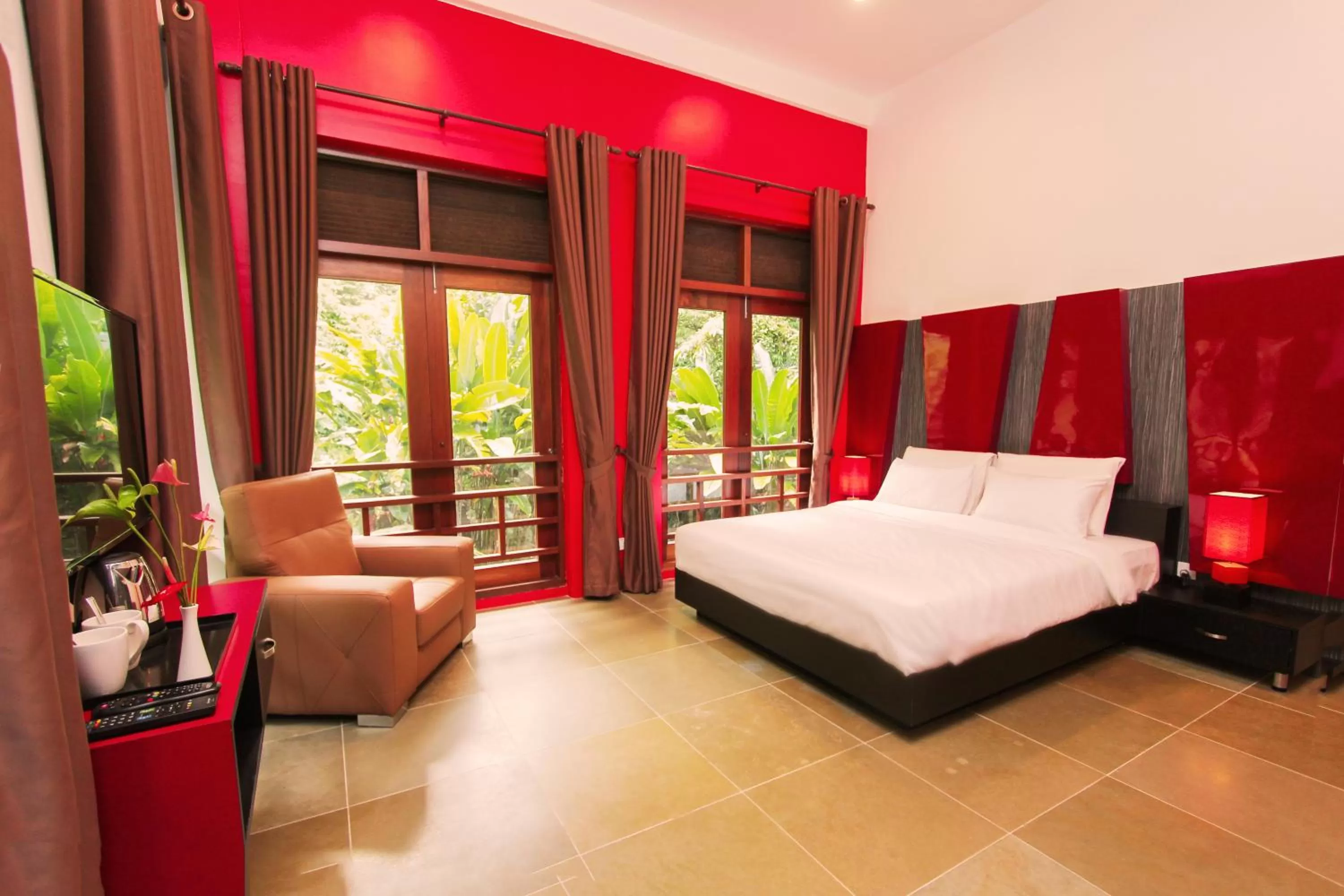 Photo of the whole room, Bed in Harmony Valley Retreat