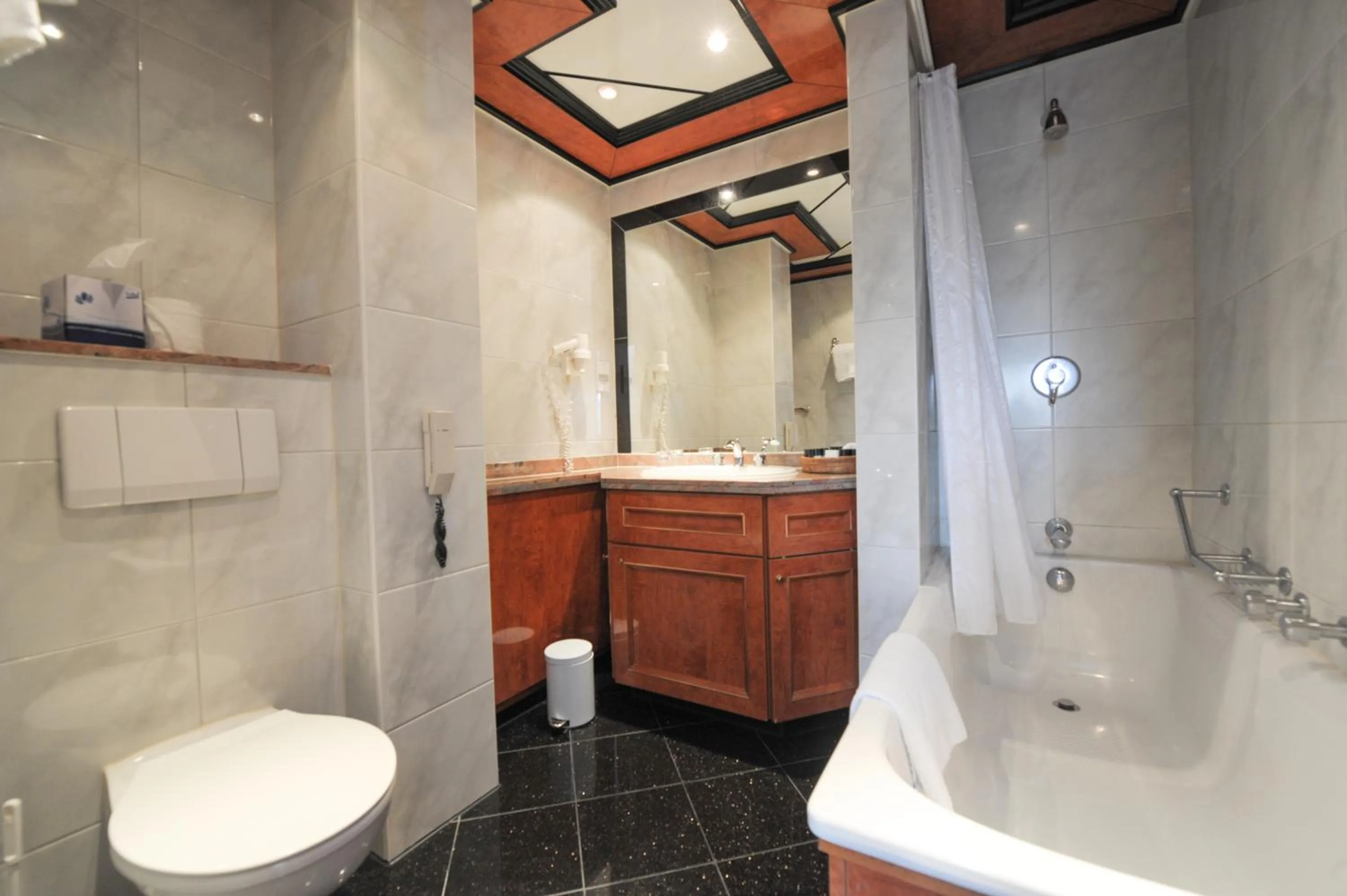 Bathroom in Fredrick's Hotel & Spa