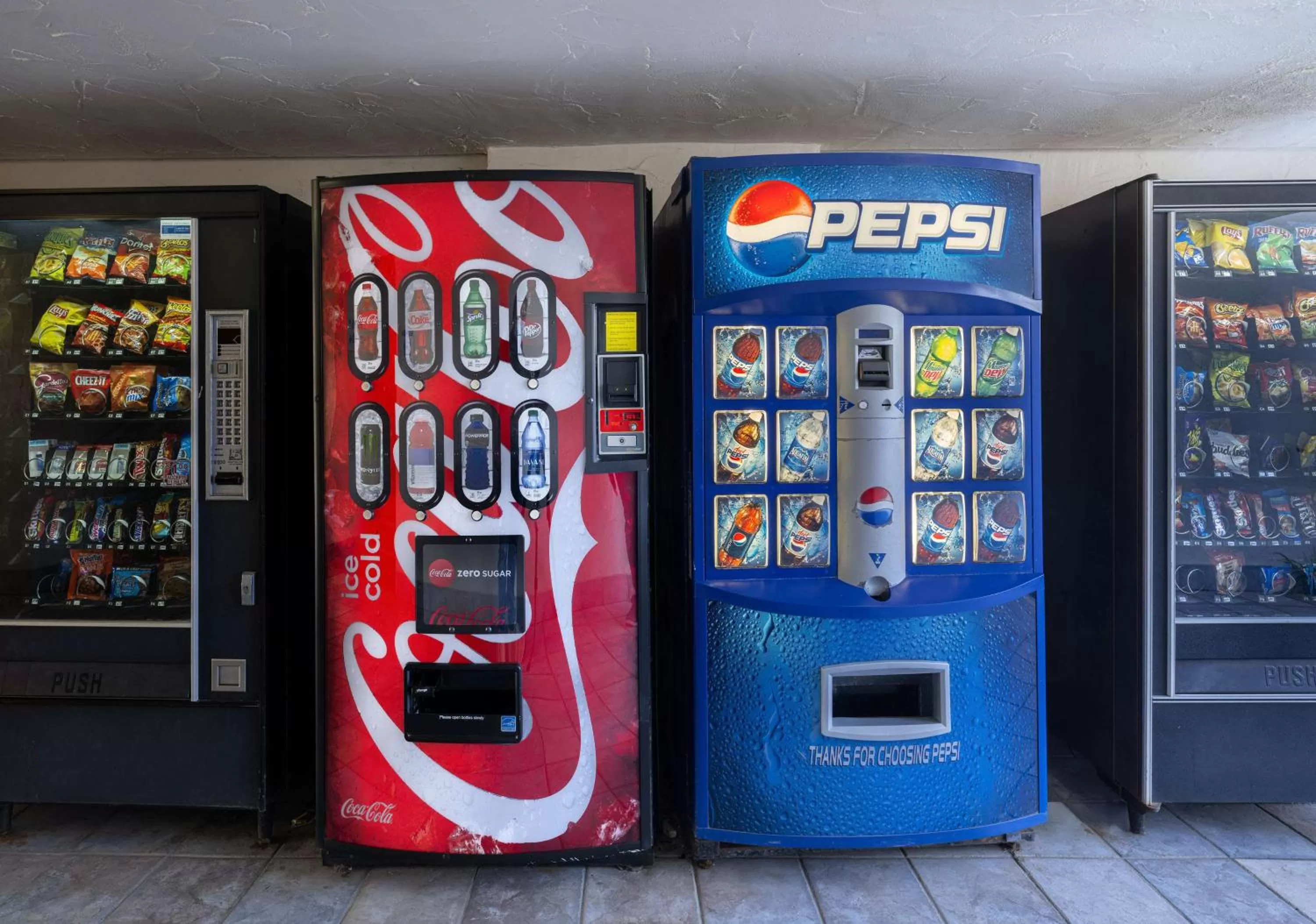 Property building in Motel 6 San Simeon, CA - Hearst Castle Area