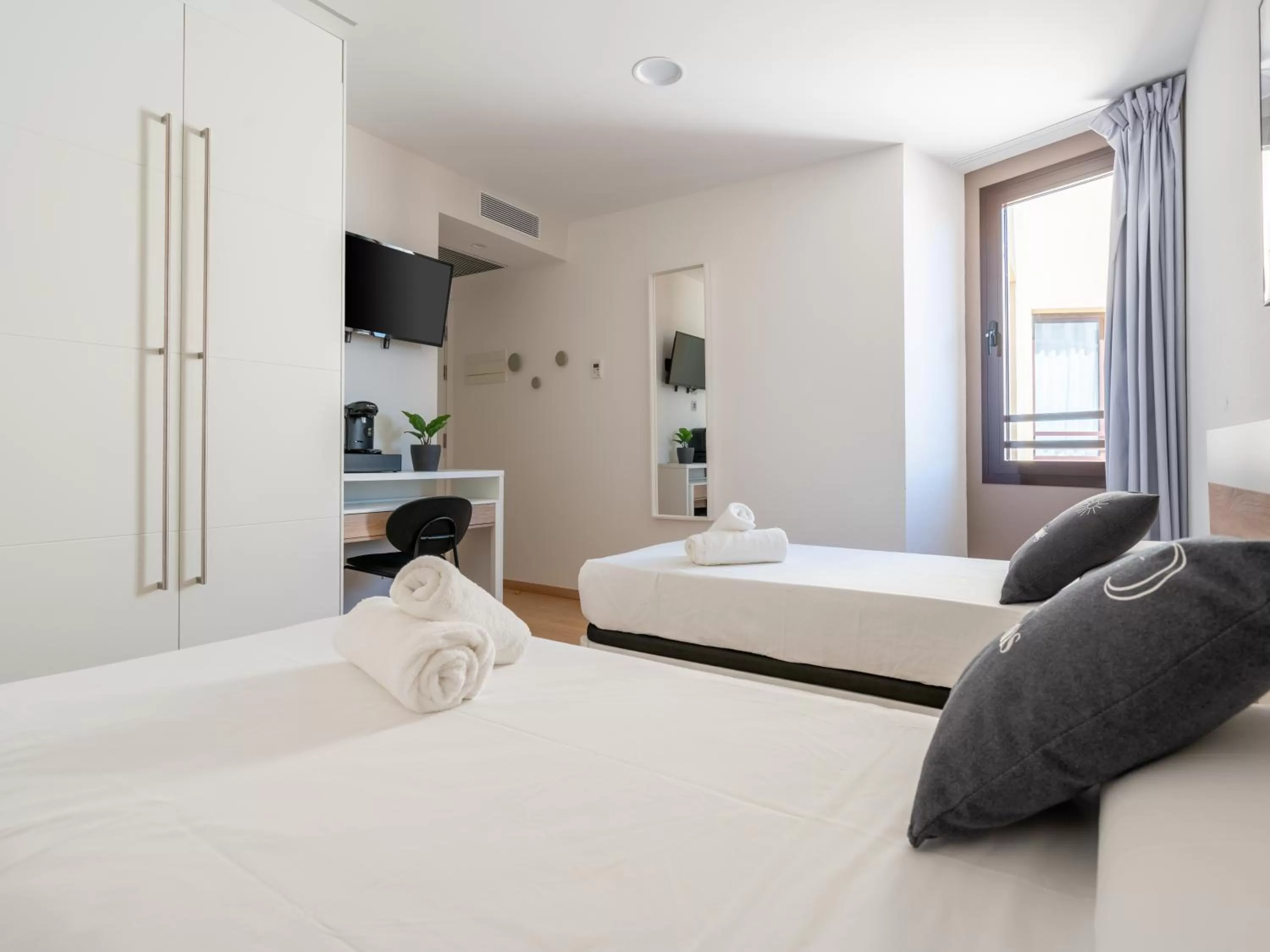 Bed in Limehome Barcelona Carrer de Fontcoberta - Digital Access
