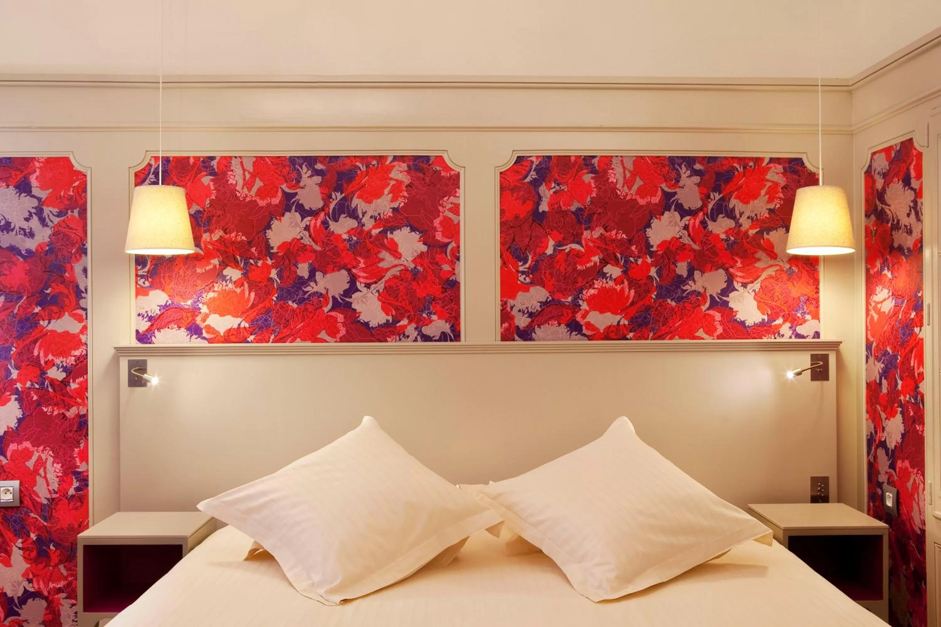 Bed in Hôtel & SPA Oceania L'Univers Tours