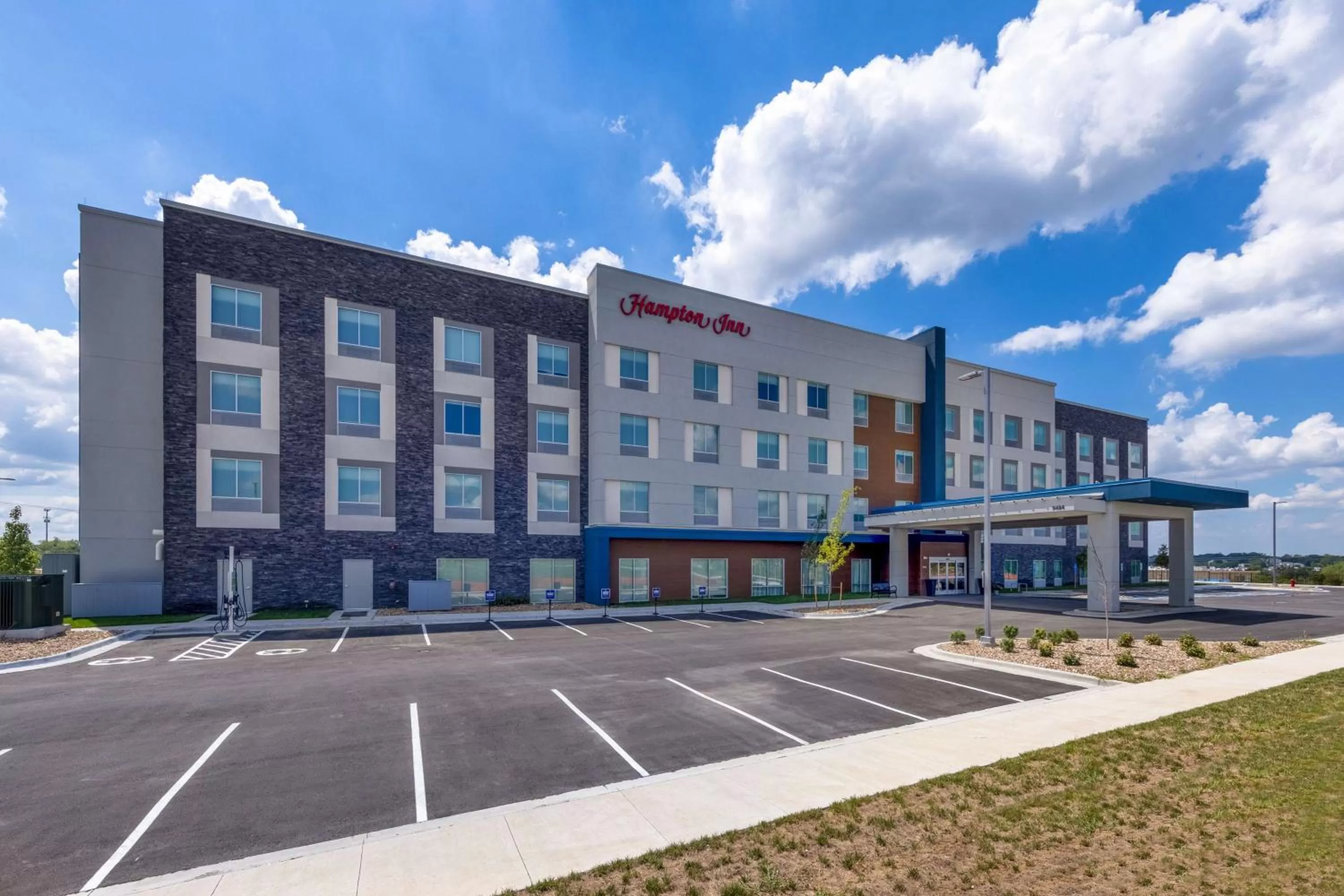 Property building in Hampton Inn Kansas City Southeast, Mo
