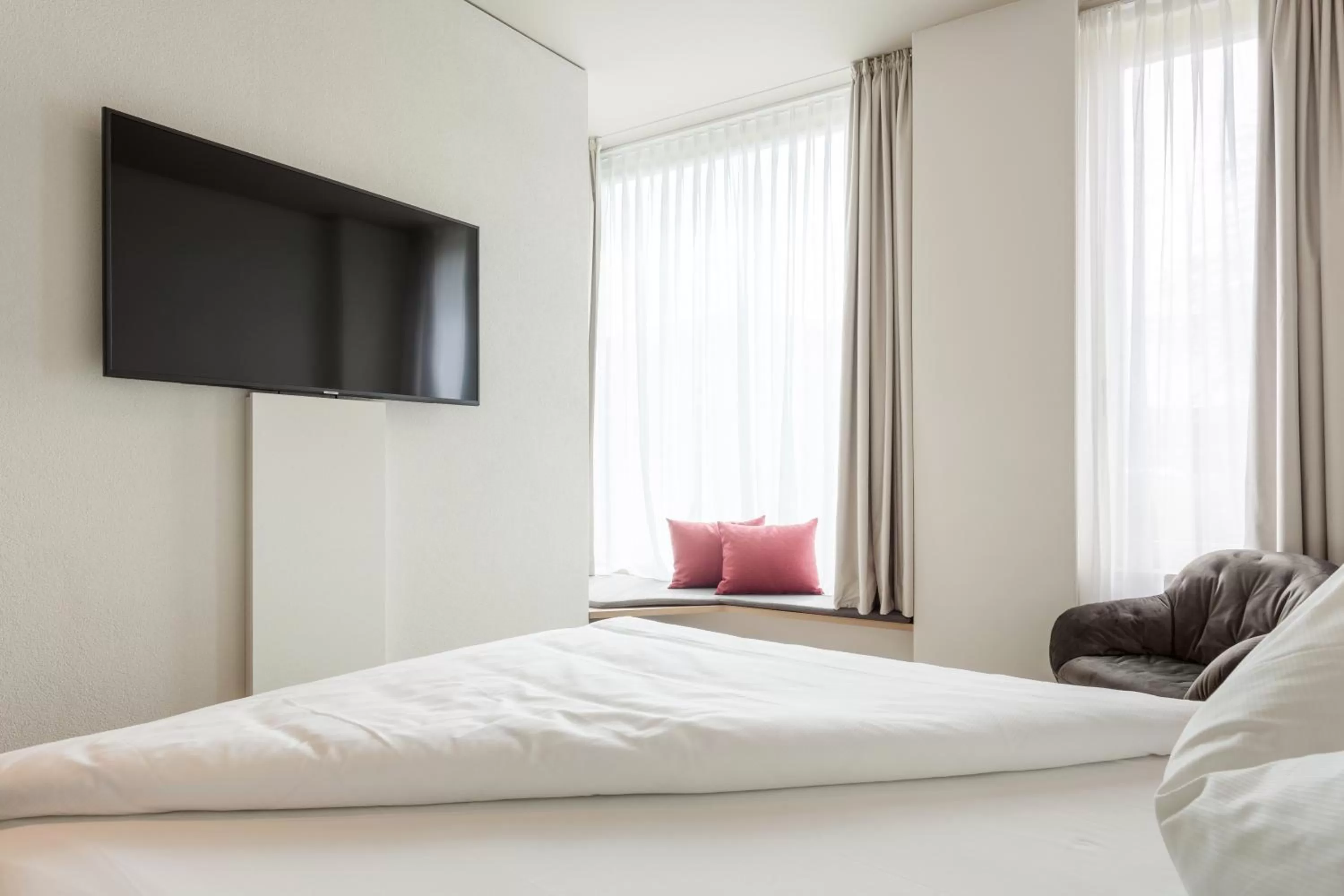 TV and multimedia, Bed in Centurion Swiss Quality Towerhotel Windisch