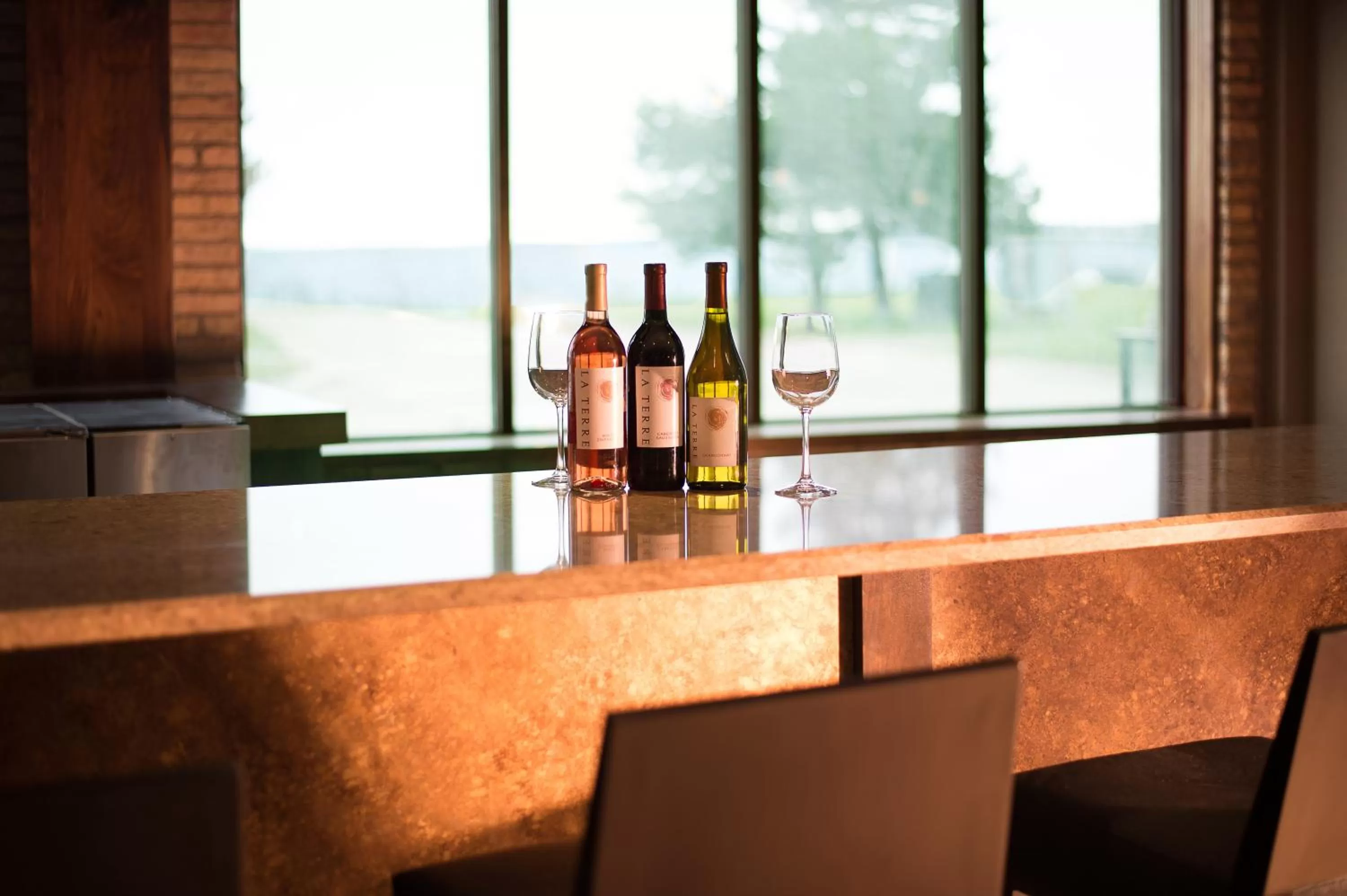 Lounge or bar in Hotel Indigo Traverse City by IHG
