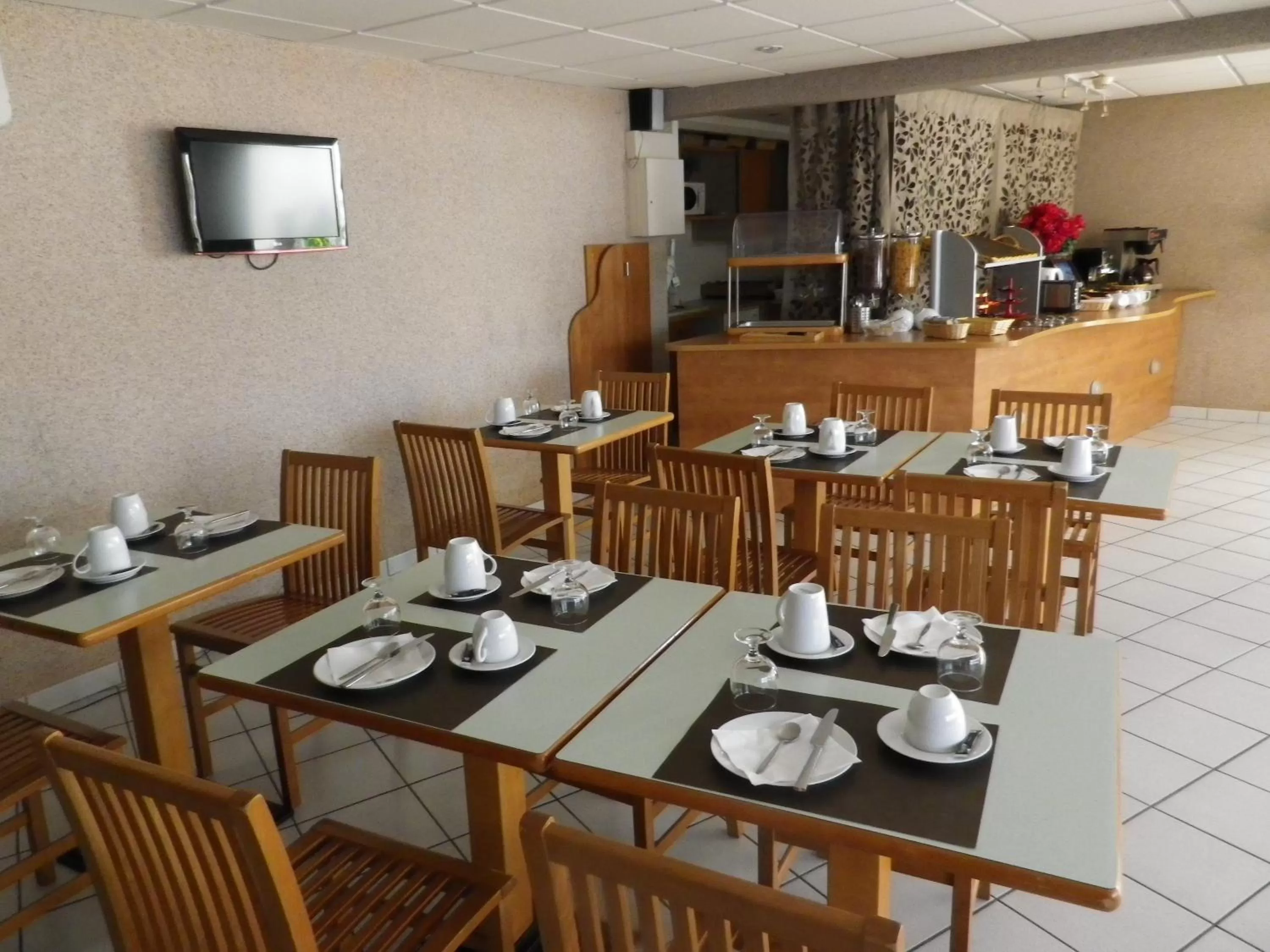 Restaurant/places to eat in Séjours & Affaires Tours Léonard De Vinci