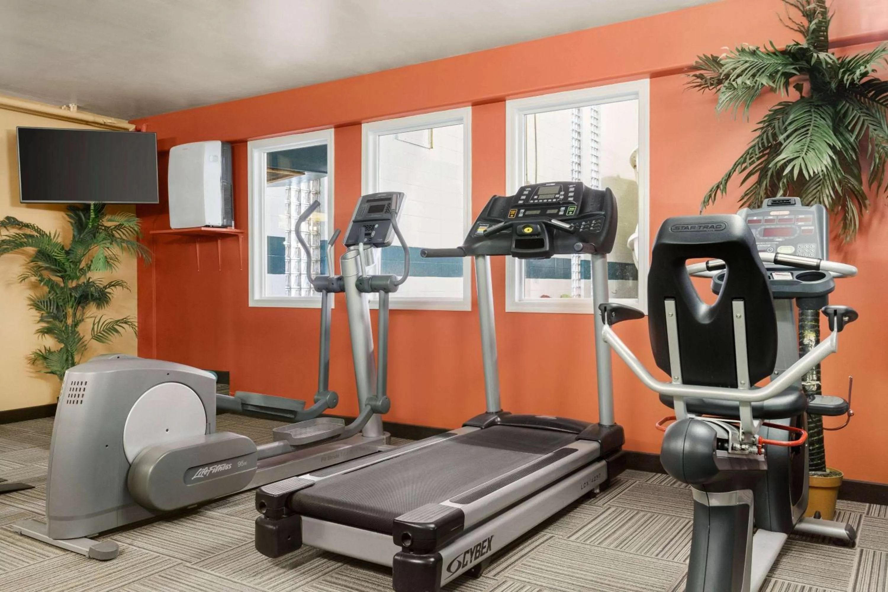 Fitness centre/facilities in Travelodge by Wyndham Lloydminster