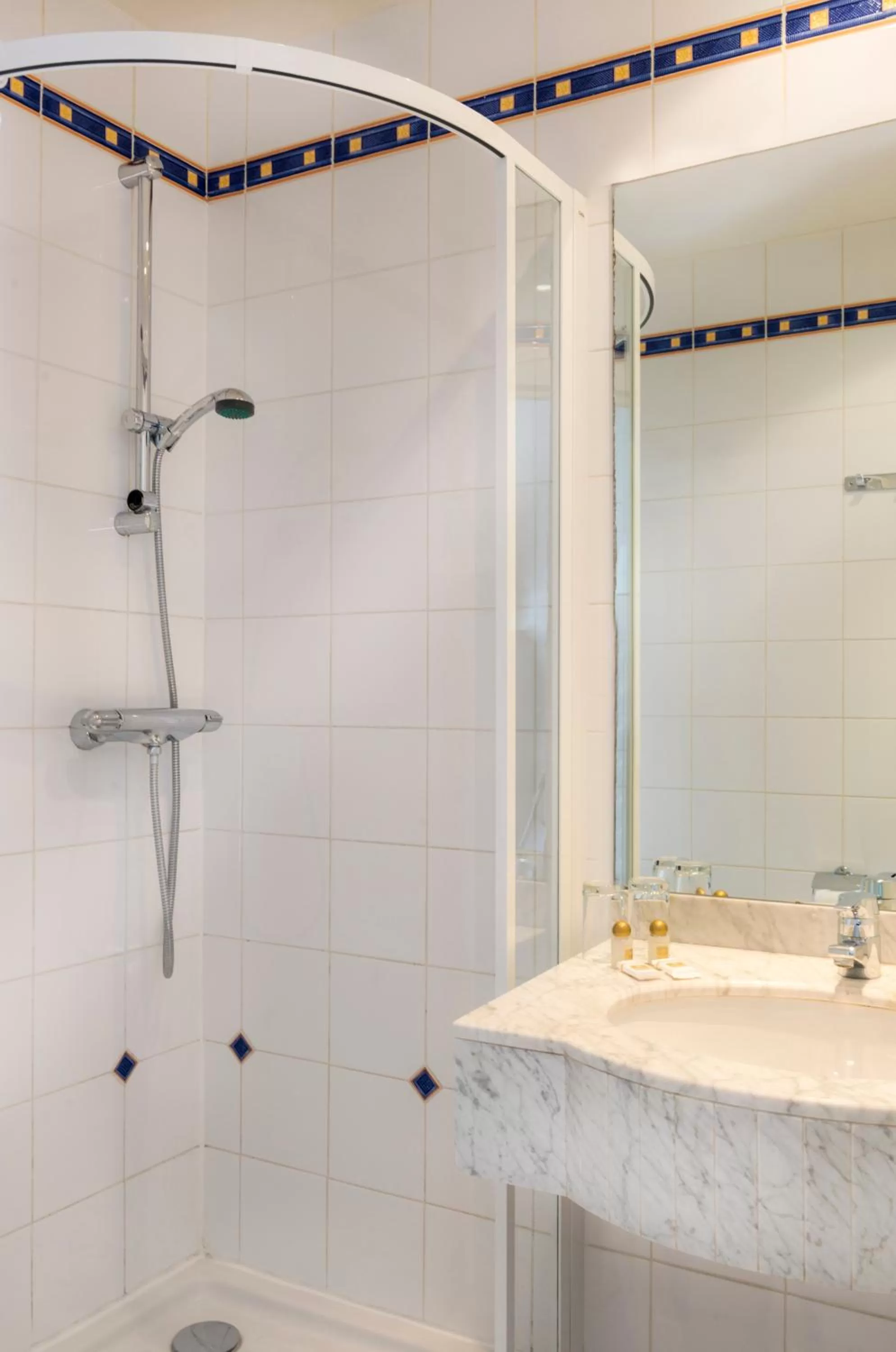 Bathroom in Hôtel des Ecrivains