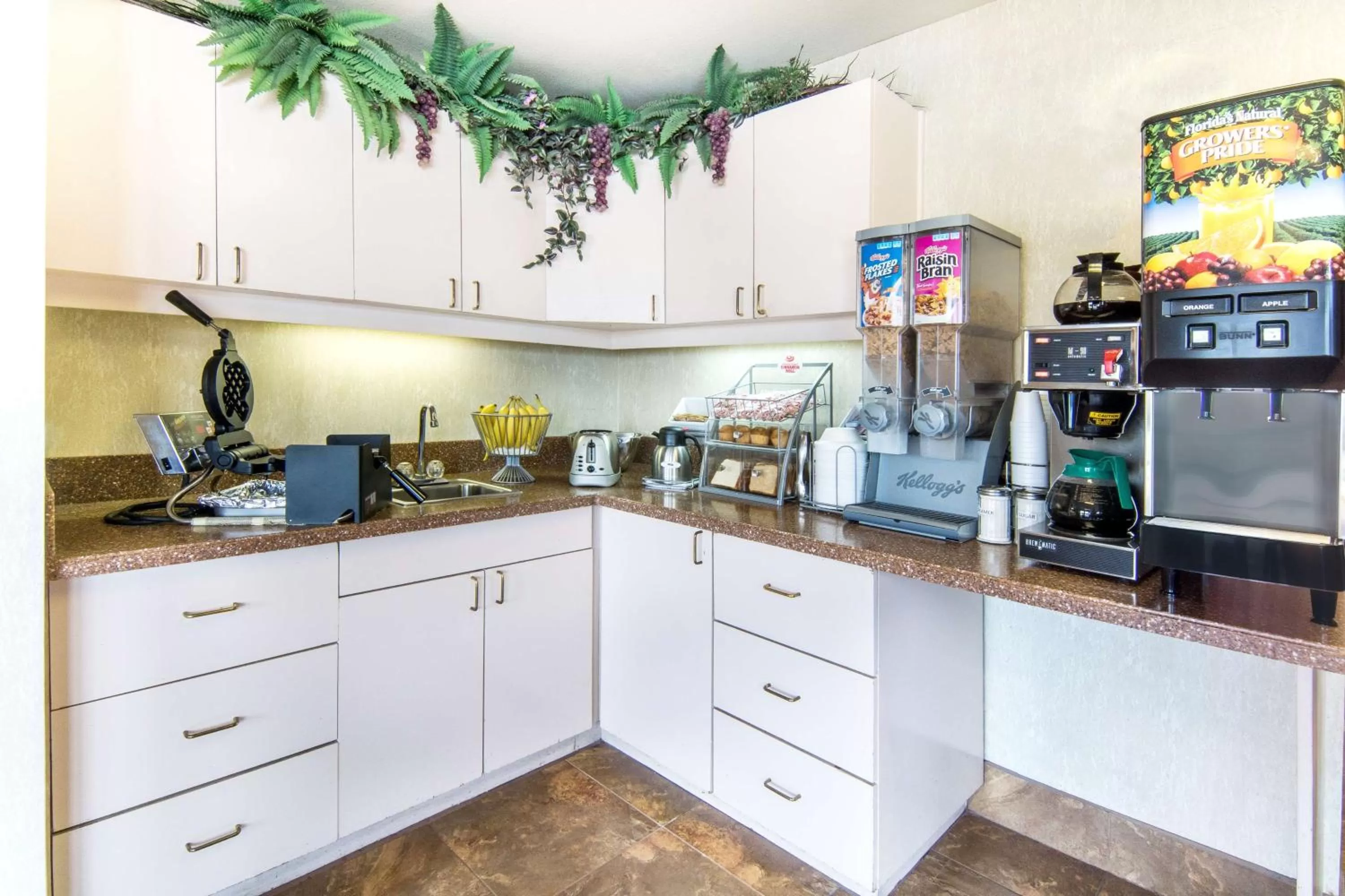 Breakfast in Super 8 by Wyndham Seguin