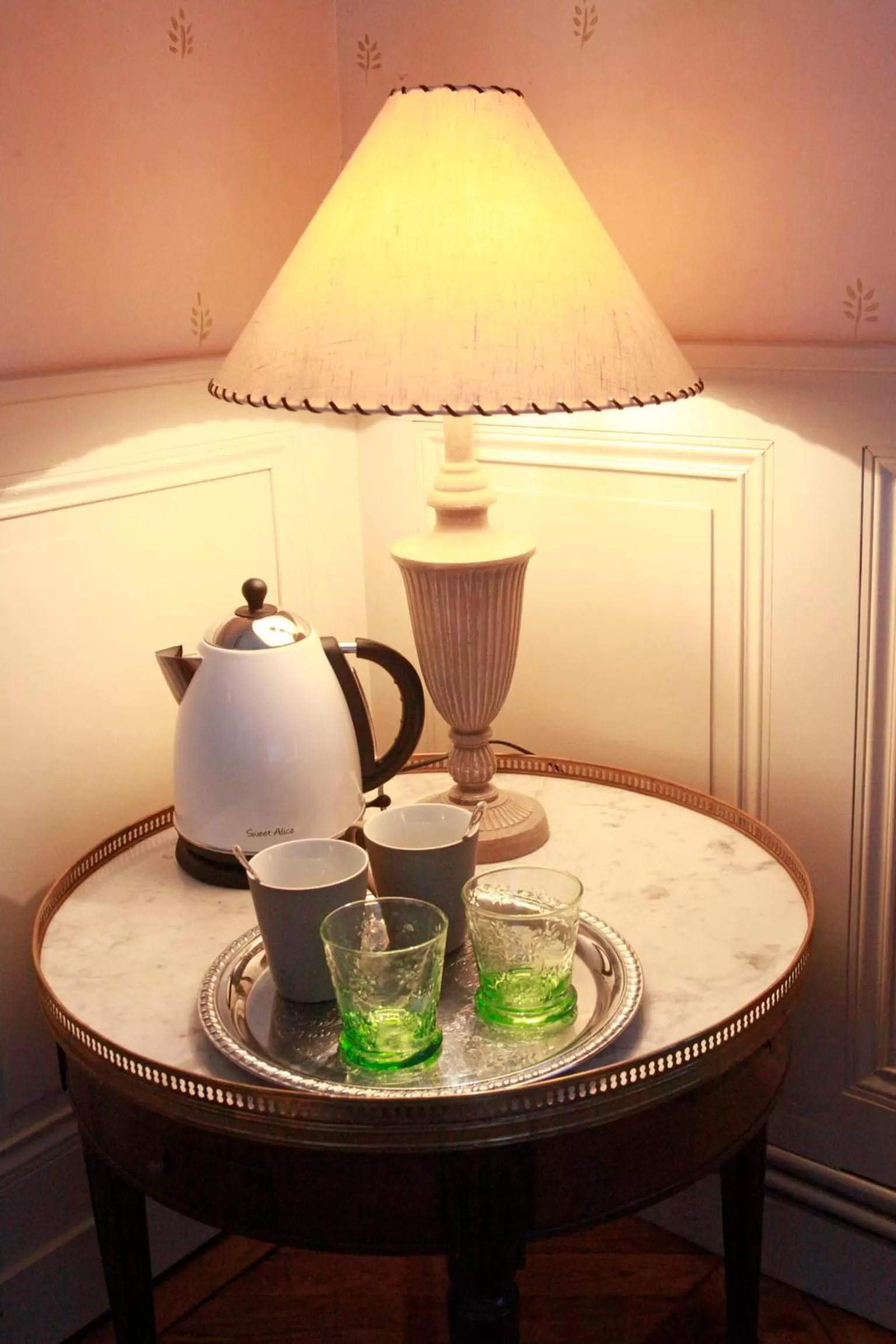 Coffee/tea facilities in Les Chambres de Mathilde