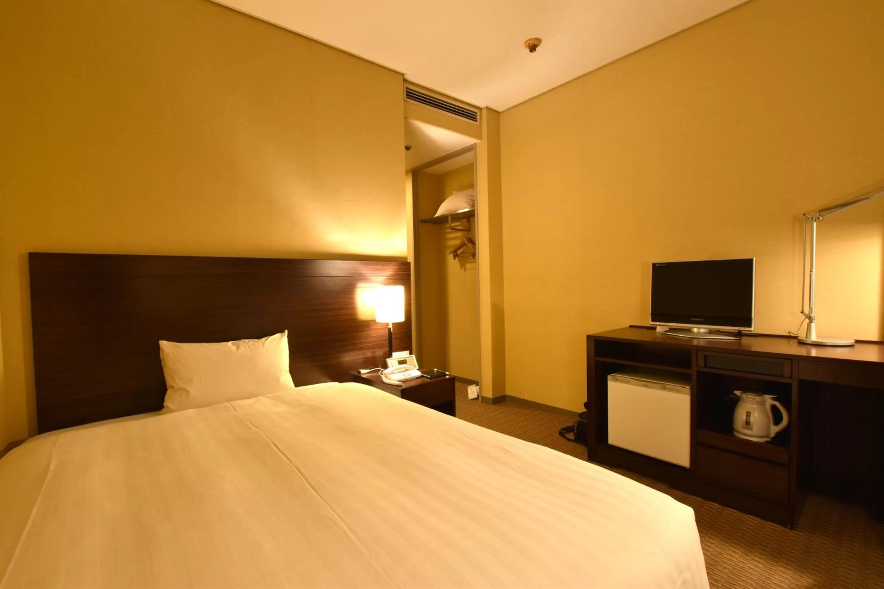 Photo of the whole room, Bed in Hotel Nikko Tsukuba