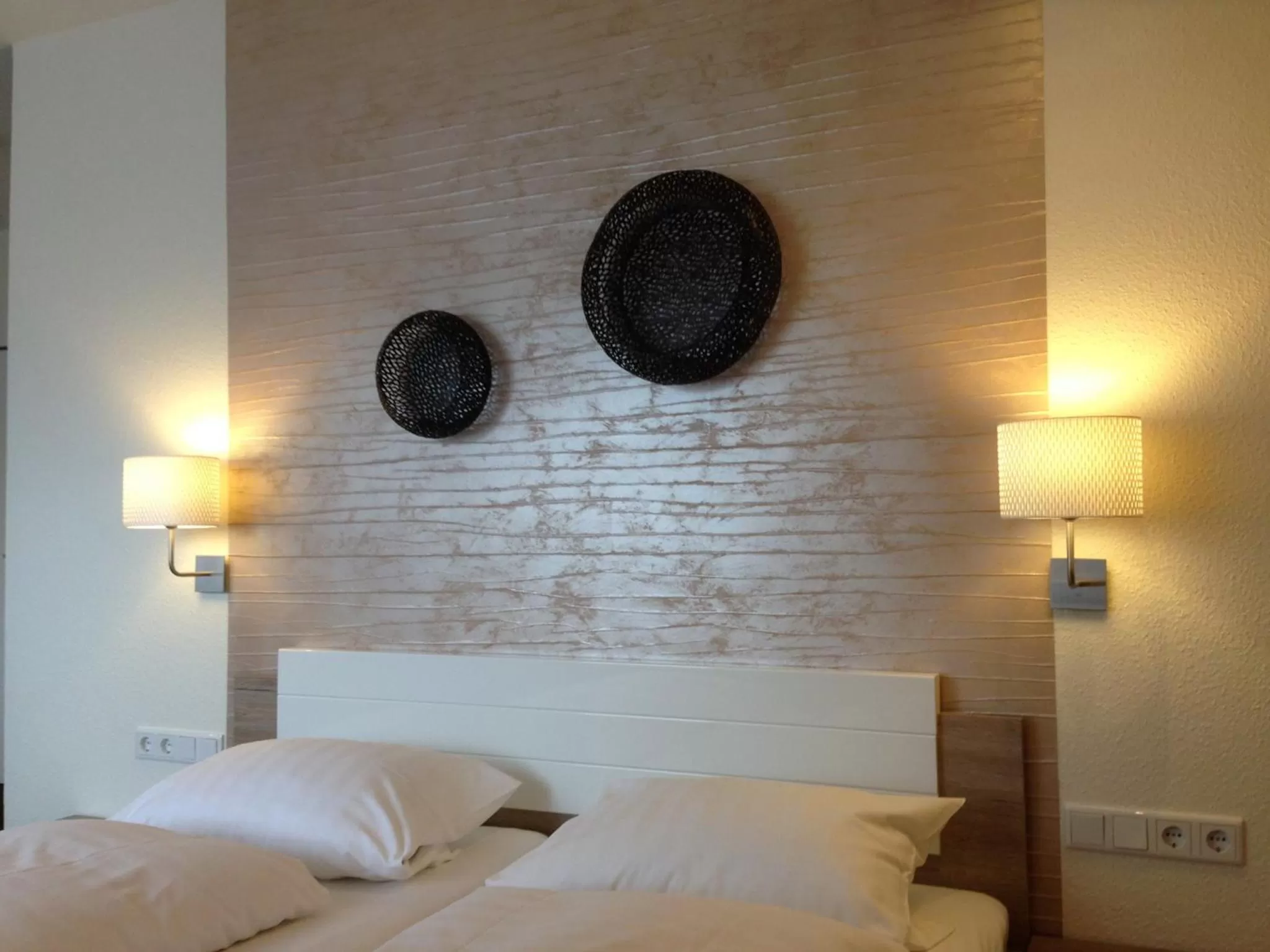 Photo of the whole room, Bed in Hotel van Lendt garni