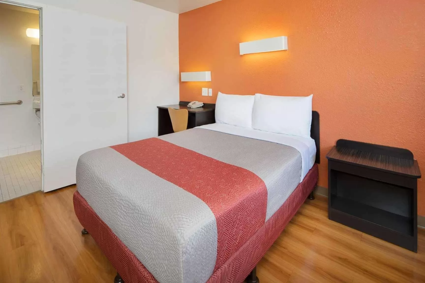 Bedroom, Bed in Motel 6-Arcadia, CA - Los Angeles - Pasadena Area