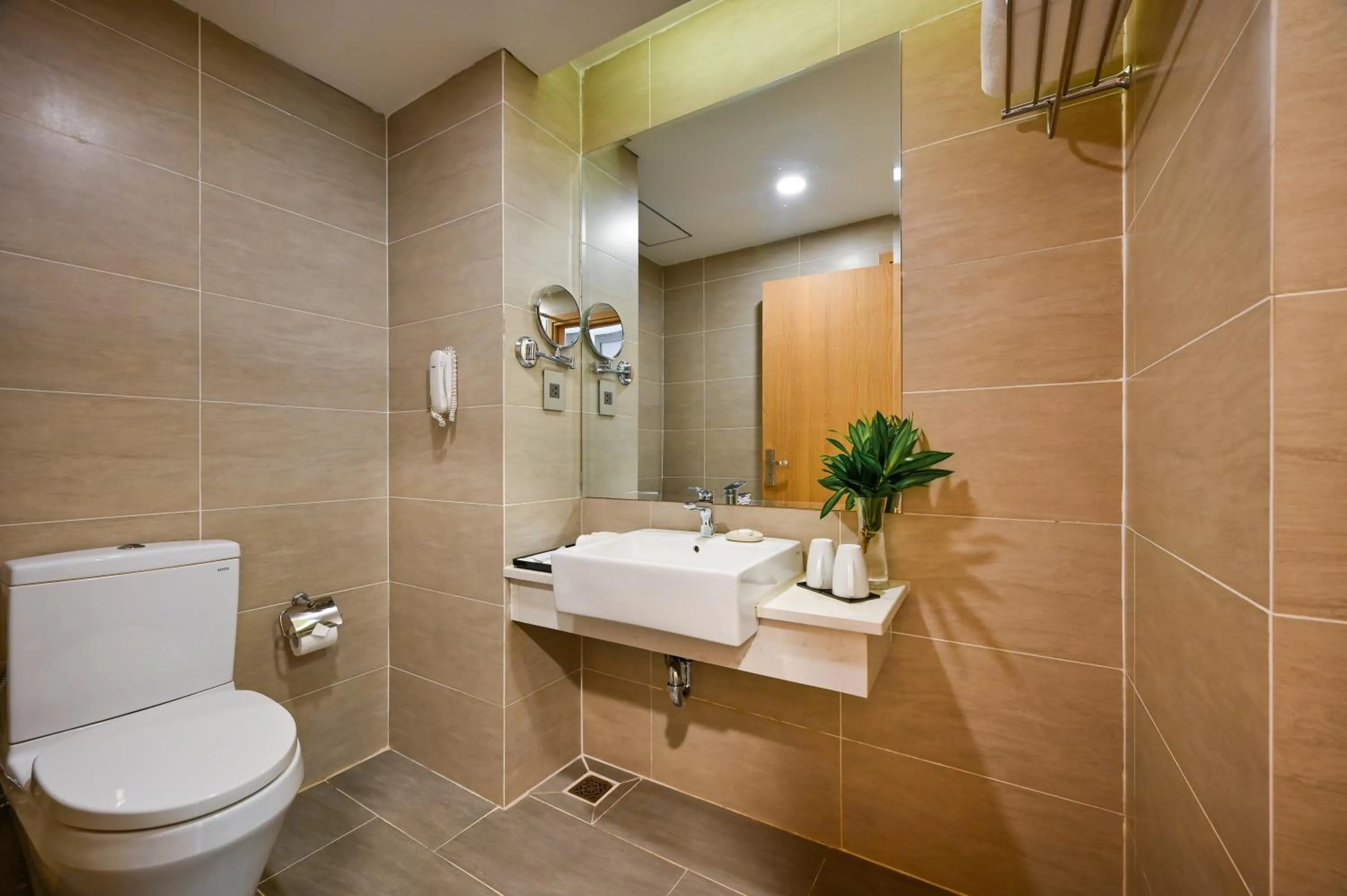 Toilet in Muong Thanh Grand Saigon Centre Hotel