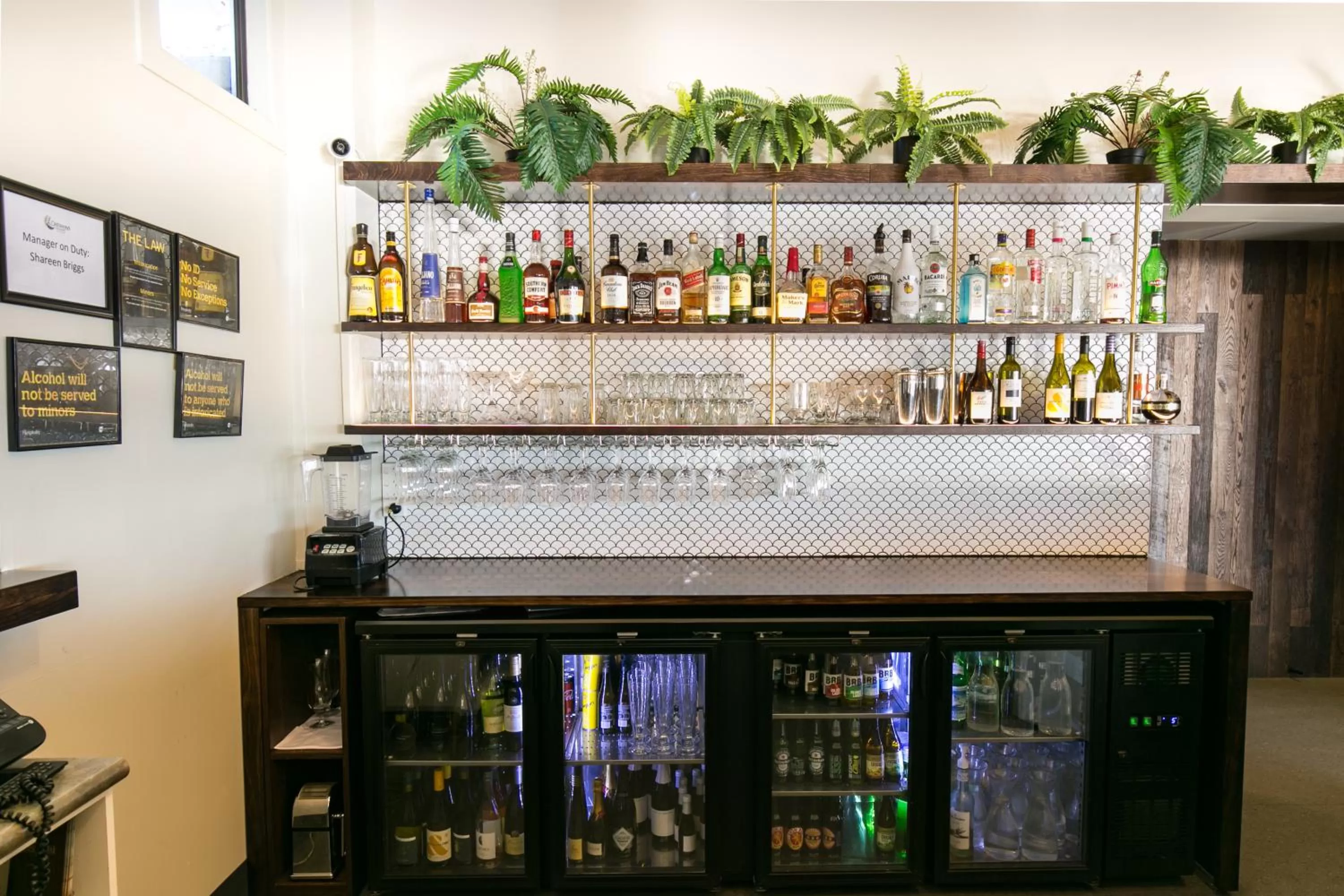 Lounge or bar in Castaways Resort