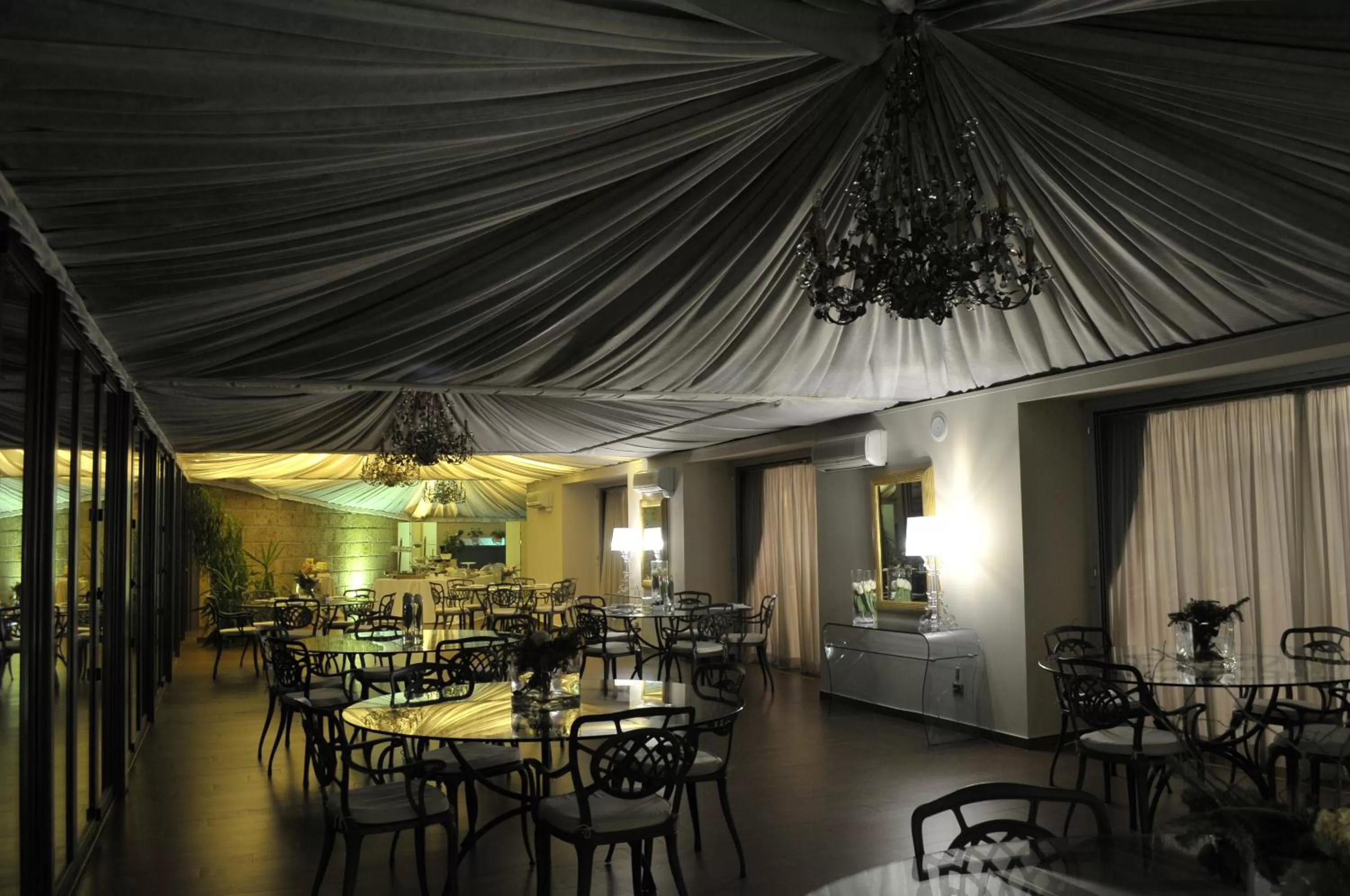 Communal lounge/ TV room in Hotel Villa Traiano