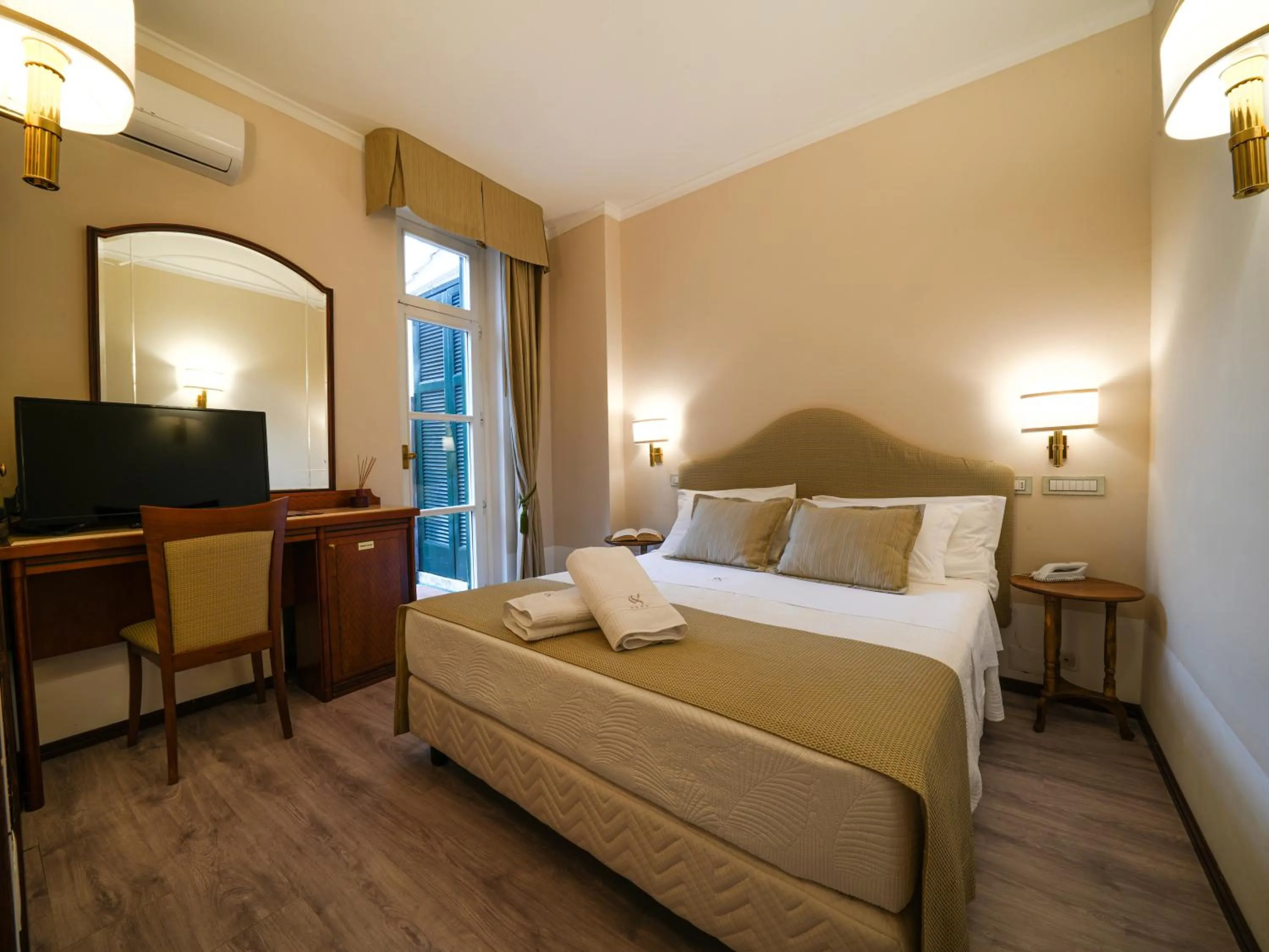 Bed in Hotel Scapolatiello