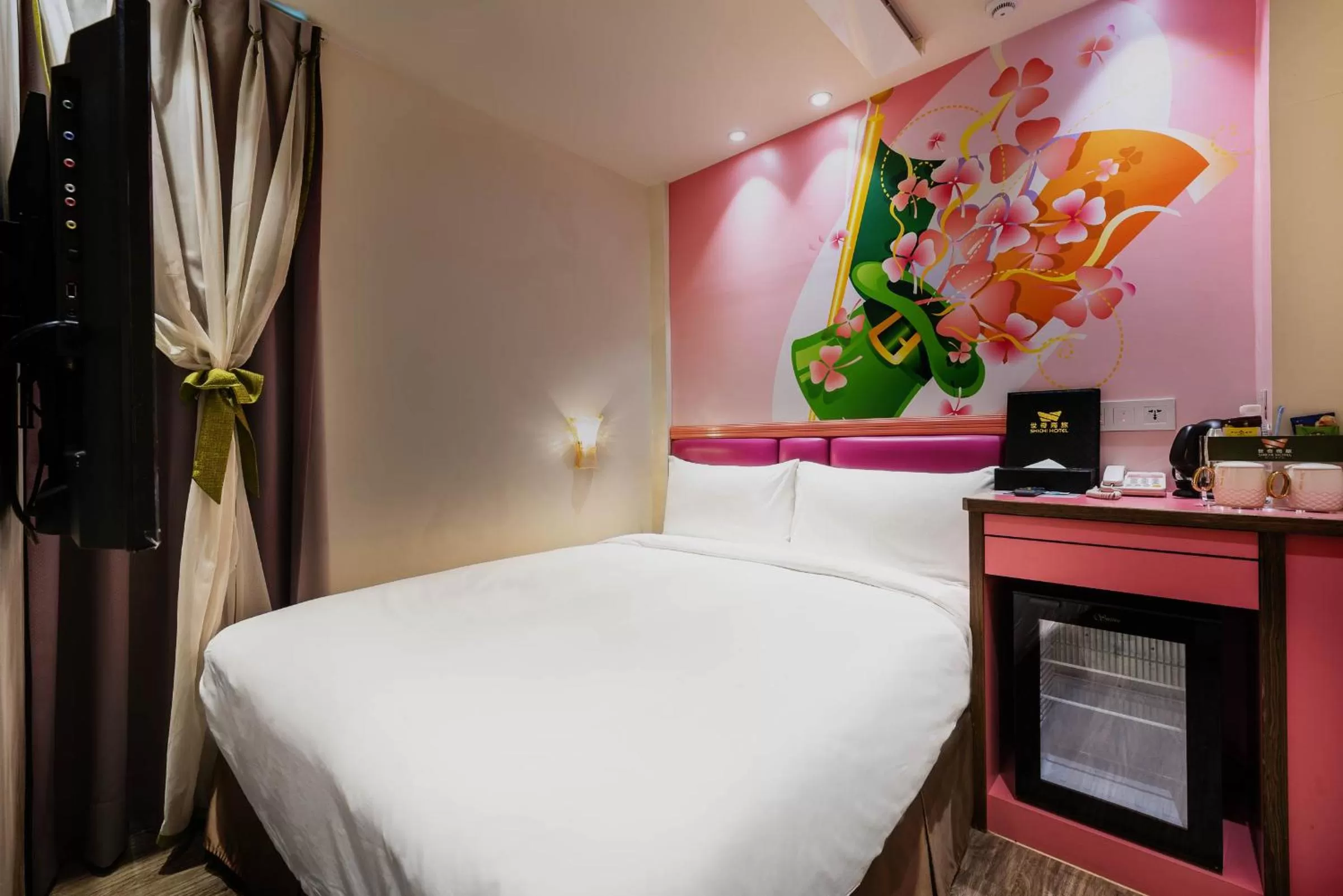 Photo of the whole room, Bed in Shichi Hotel