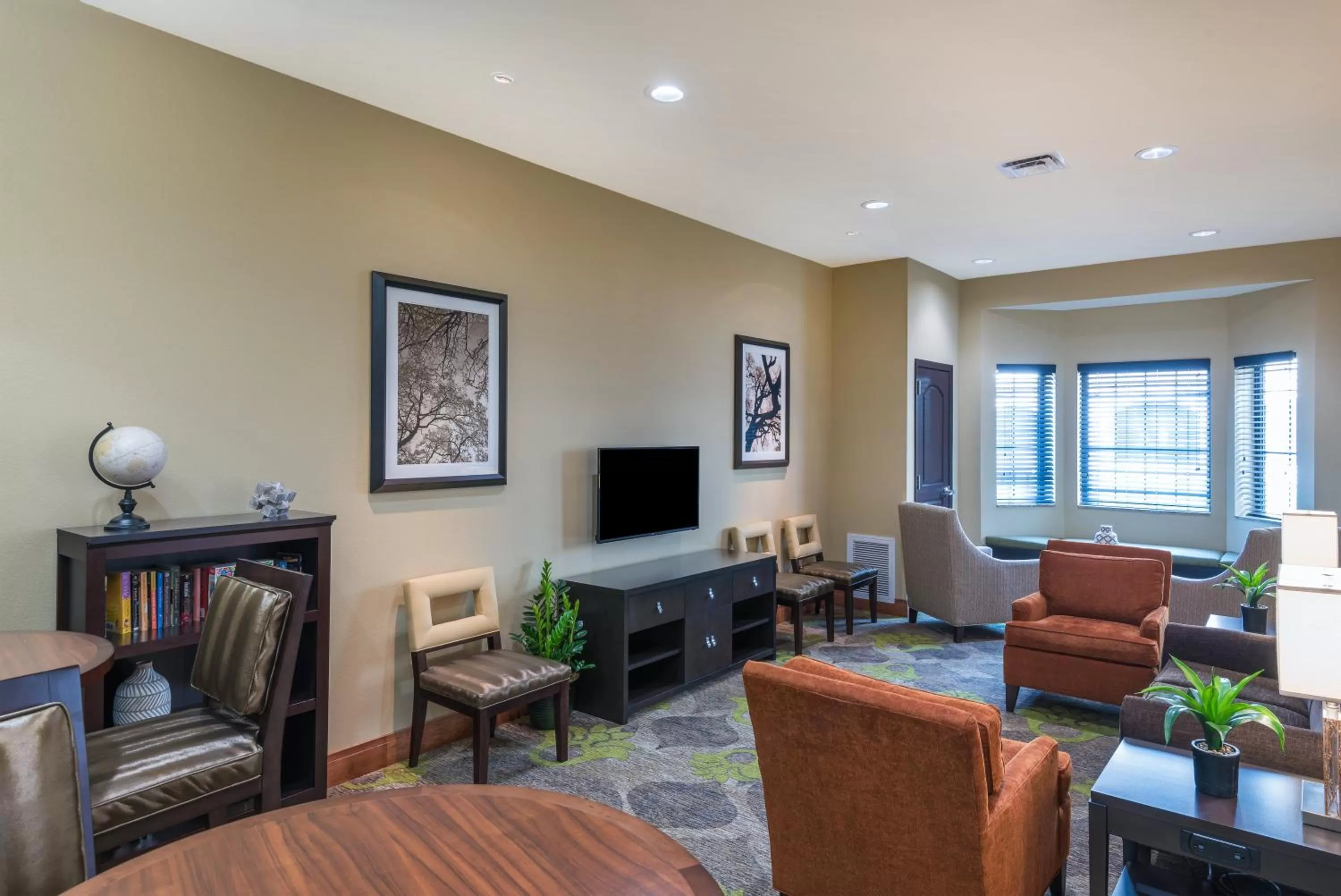 Lobby or reception in Staybridge Suites Eau Claire - Altoona by IHG