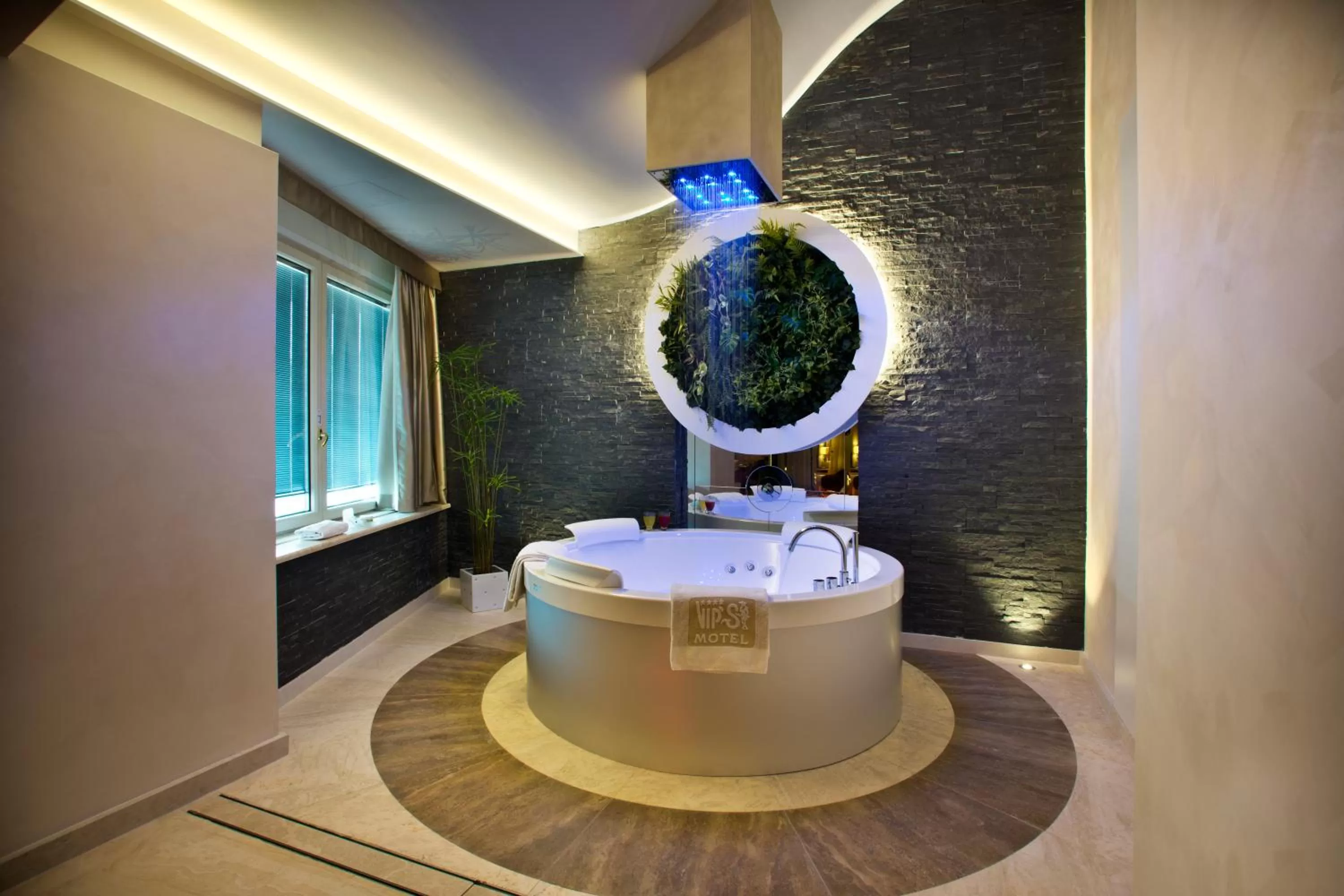 Vip's Motel Luxury Accommodation & Spa