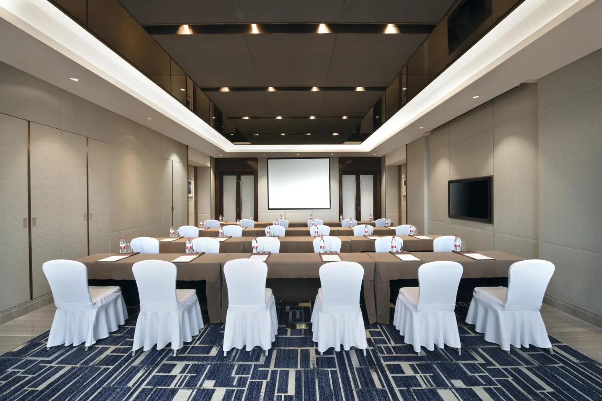 Meeting/conference room in Crowne Plaza Nanchang Riverside, an IHG Hotel