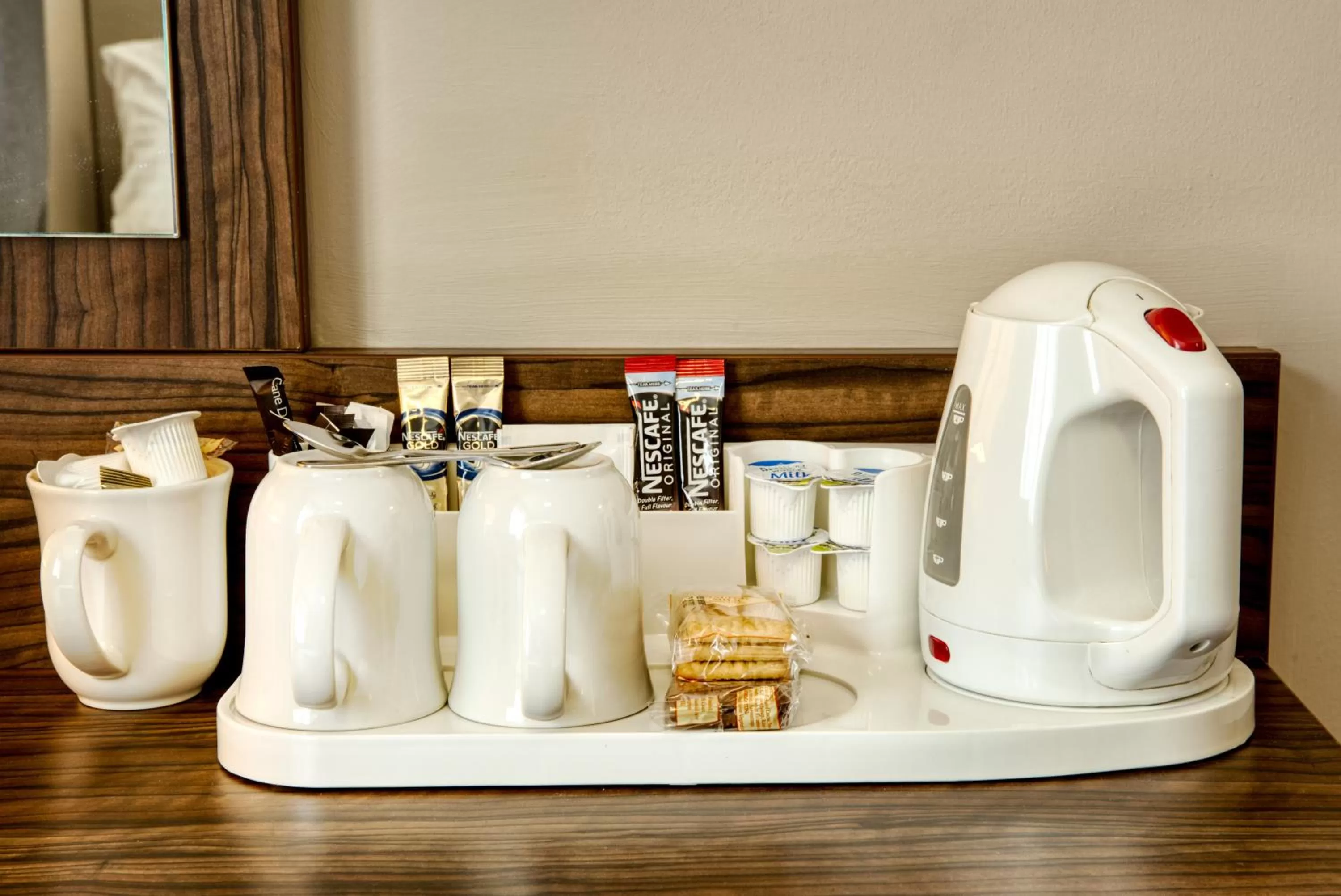 Coffee/tea facilities in Queen of the Loch, Balloch by Marston's Inns