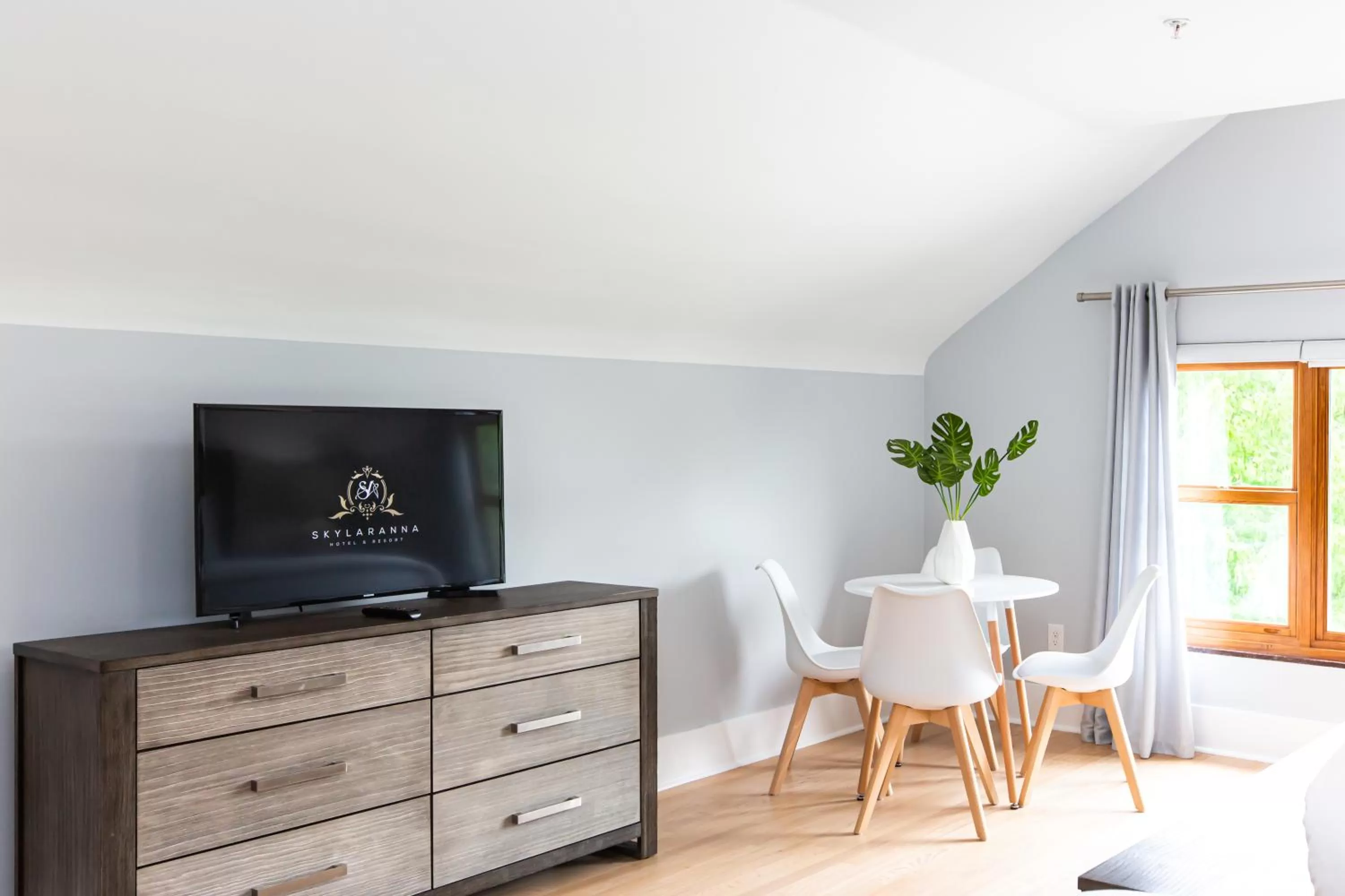 TV and multimedia in SKYLARANNA Resort & SPA