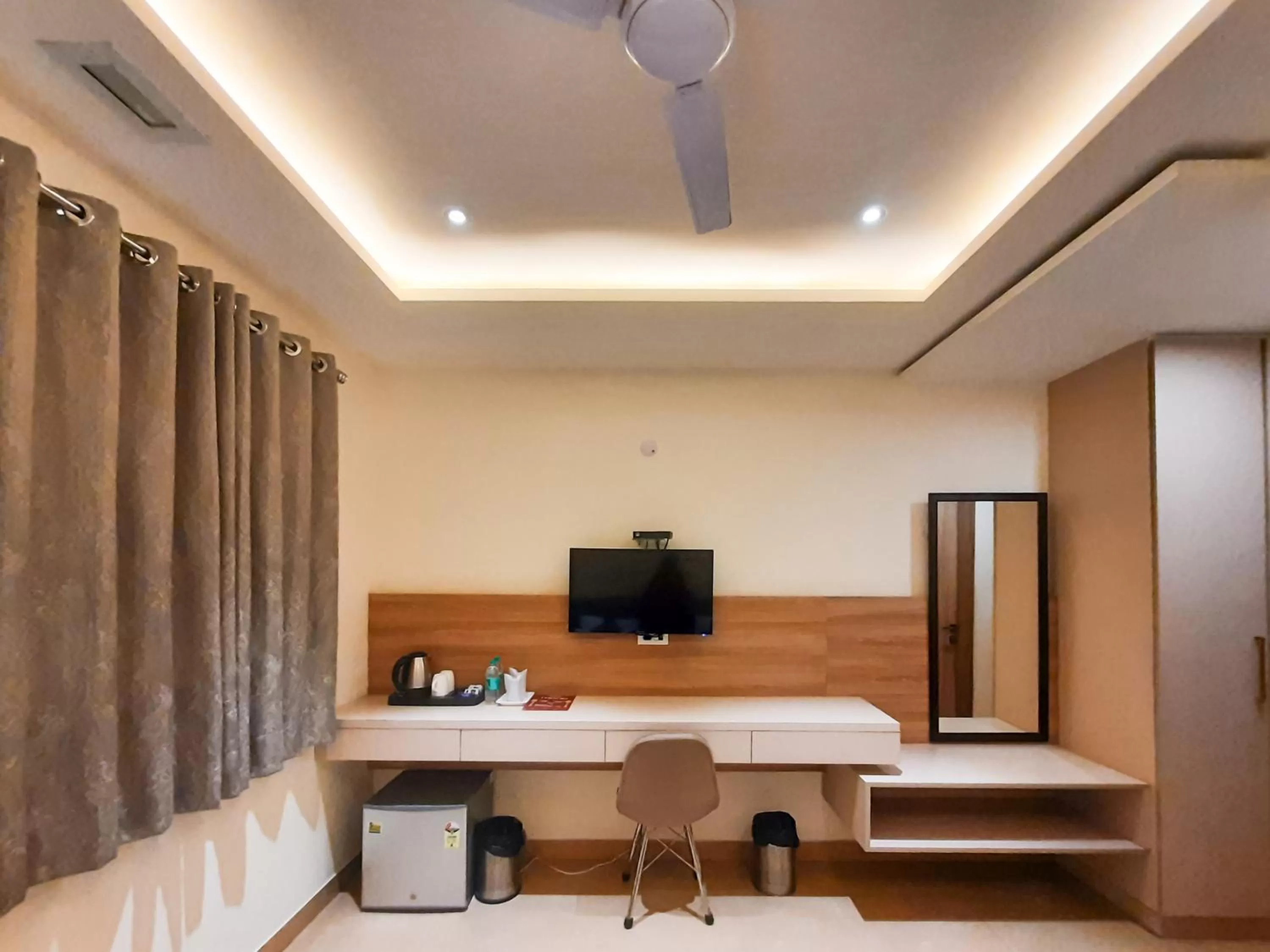 TV and multimedia in Hotel Tripple Tree - Near Ganga Ram & BLK Hospital - Karol Bagh
