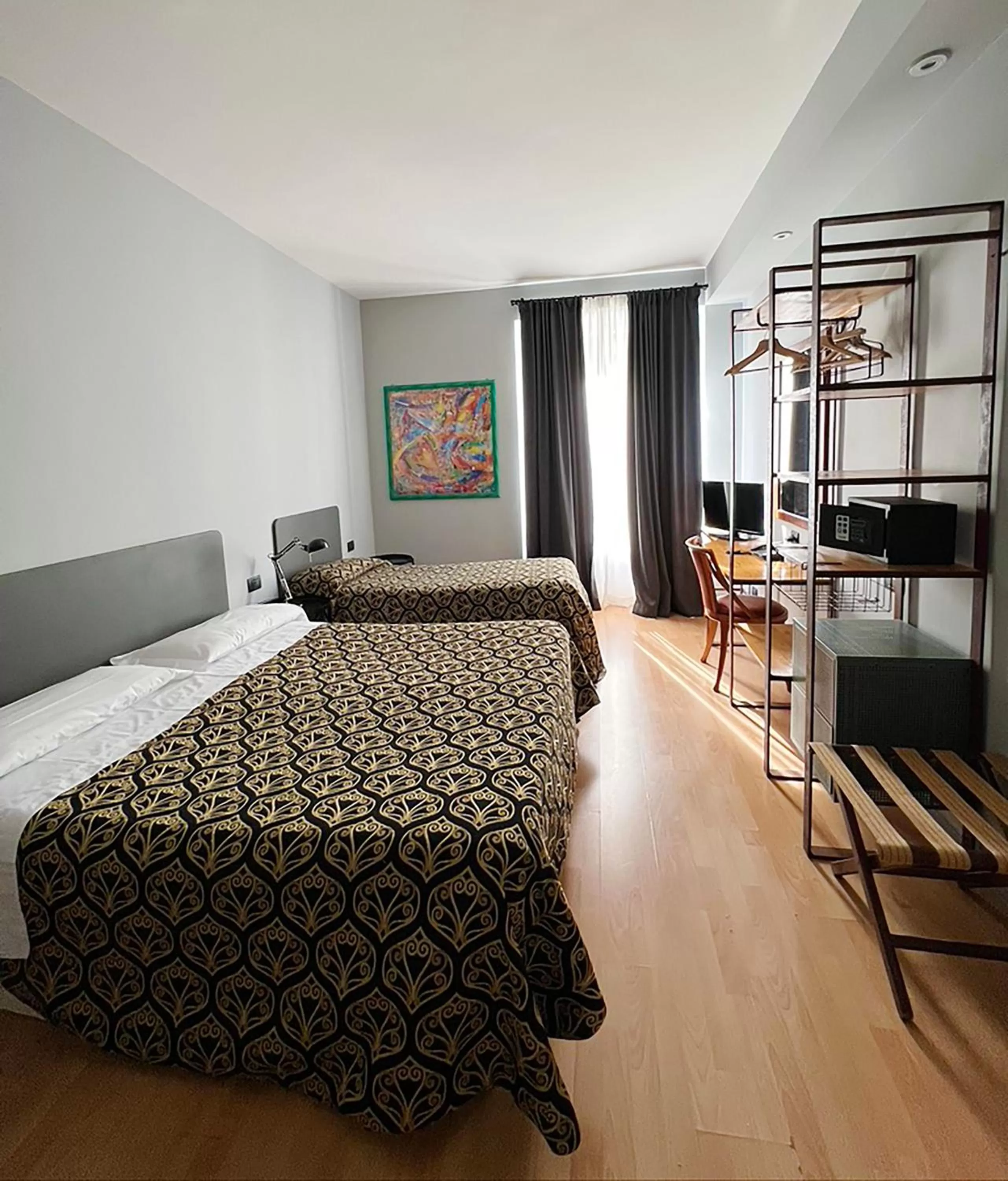 Photo of the whole room, Bed in Hotel King