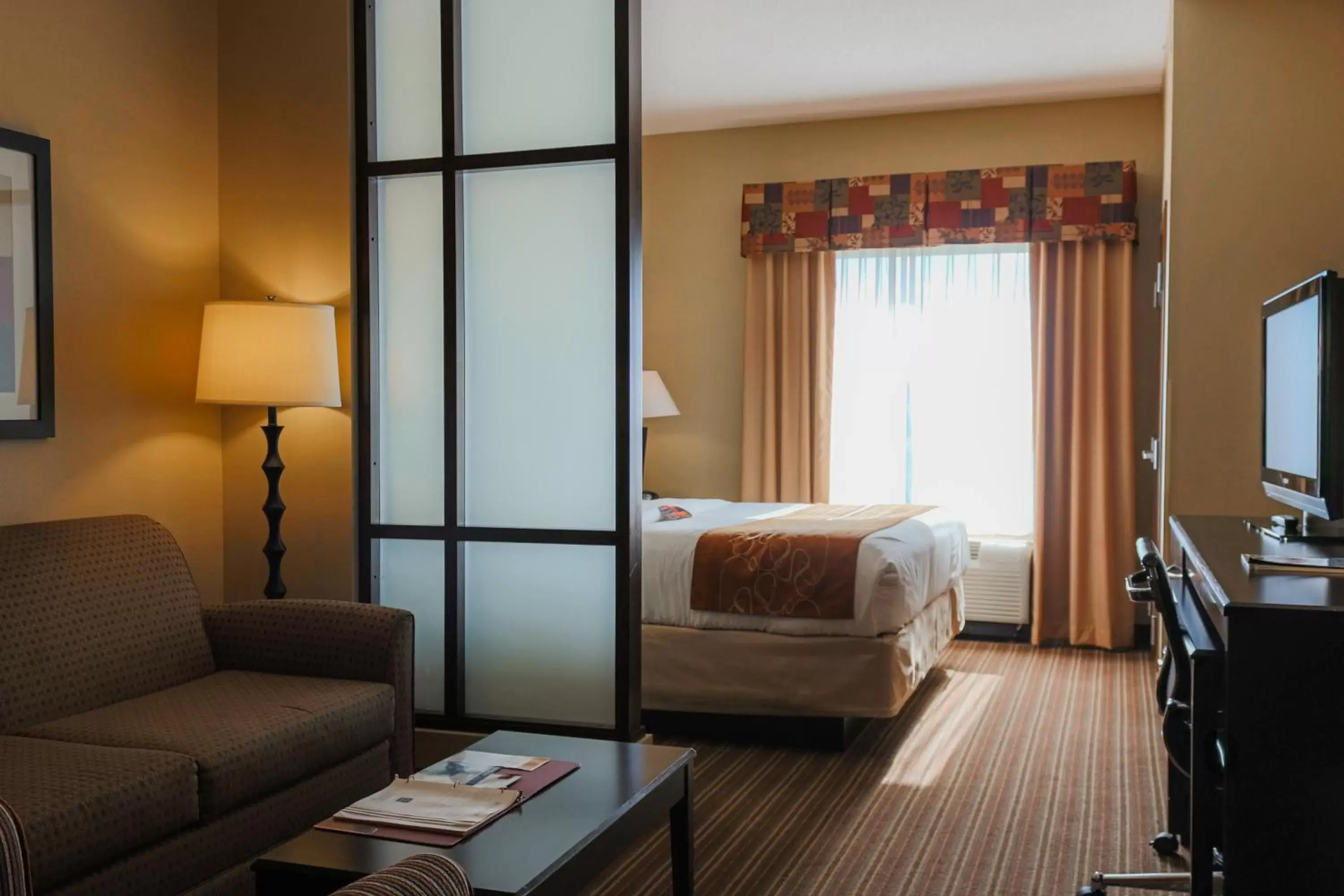 King Suite - Accessible/Non-Smoking in Comfort Suites Charleston West Ashley King Suite - Accessible/Non-Smoking in Comfort Suites Charleston West Ashley