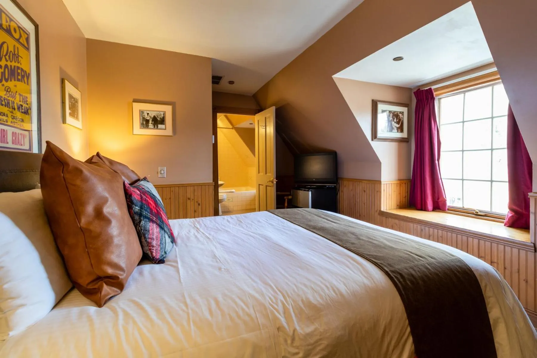 Saddleback Inn at Lake Arrowhead