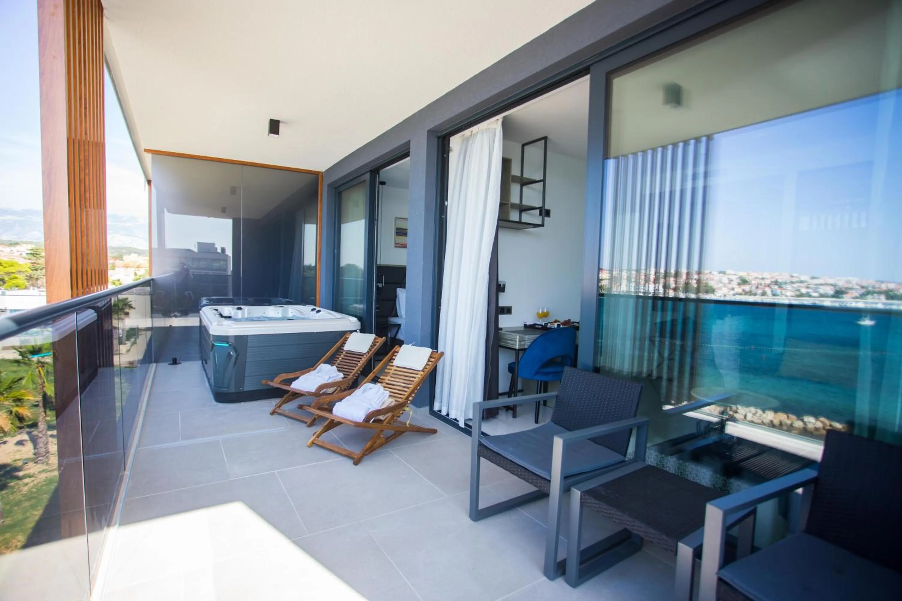 Hot Tub in LIBERTY PLAZA