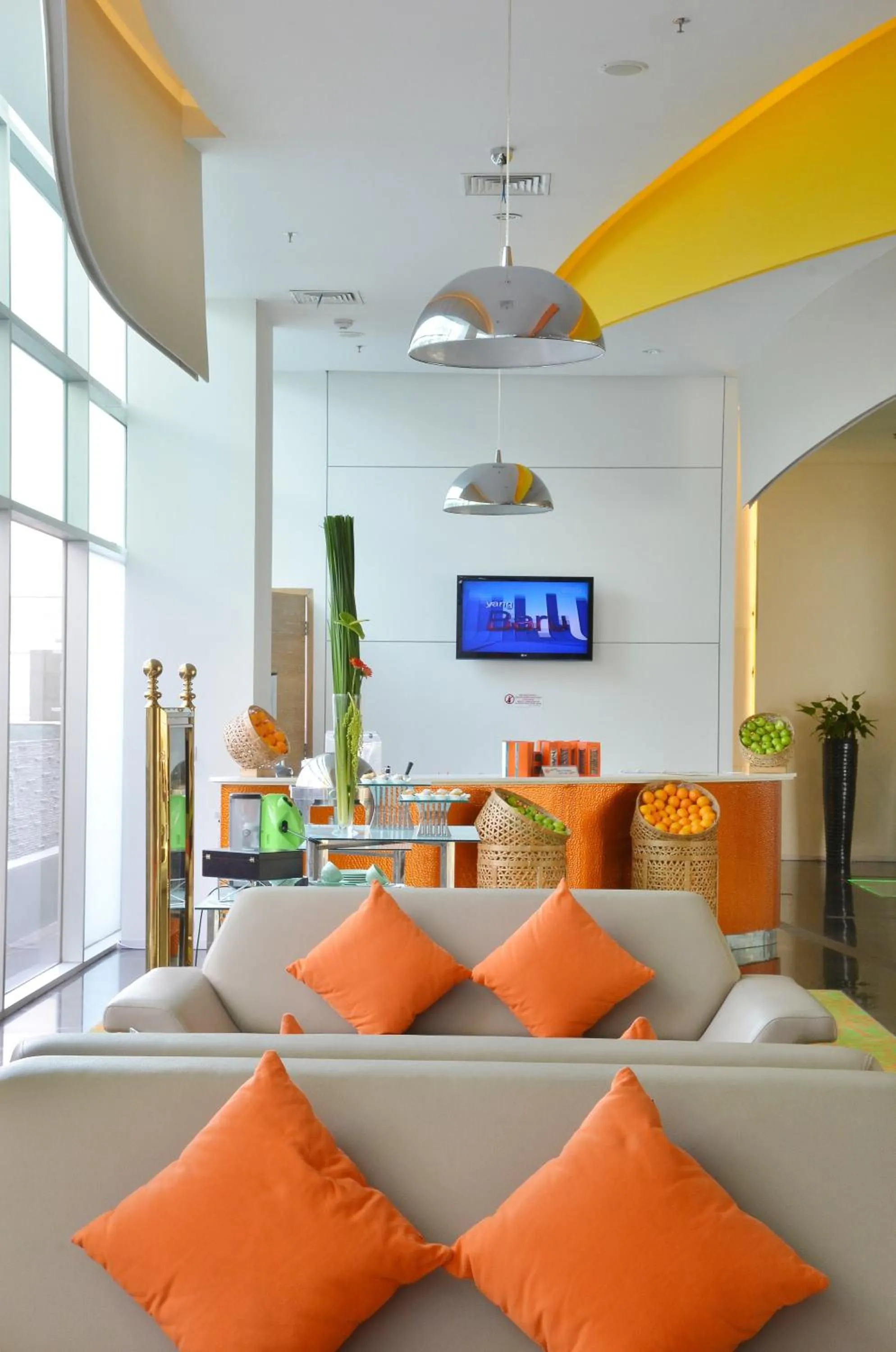 Lounge or bar in HARRIS Hotel & Convention Festival Citylink Bandung