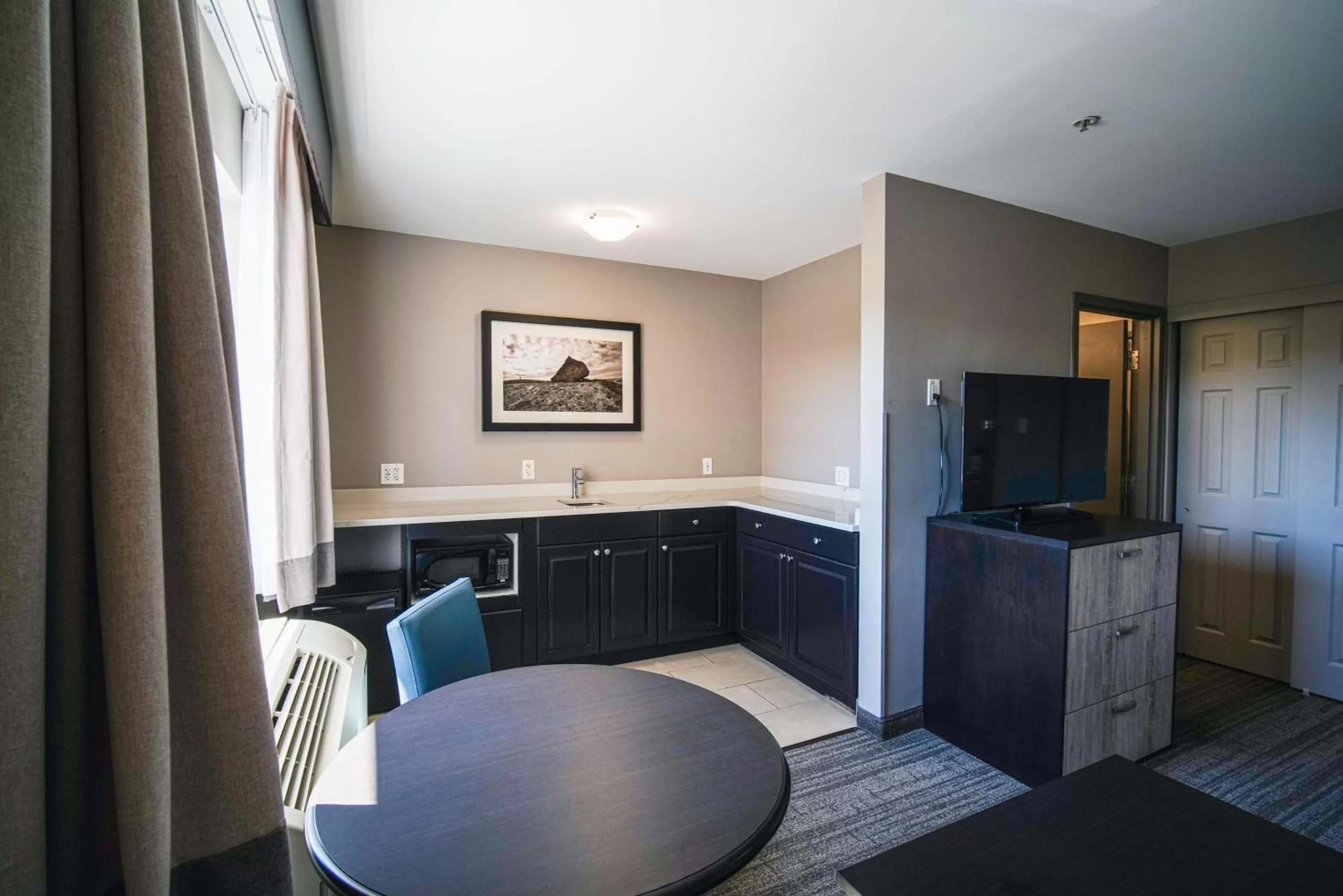 Photo of the whole room in Best Western Plus Chocolate Lake Hotel - Halifax