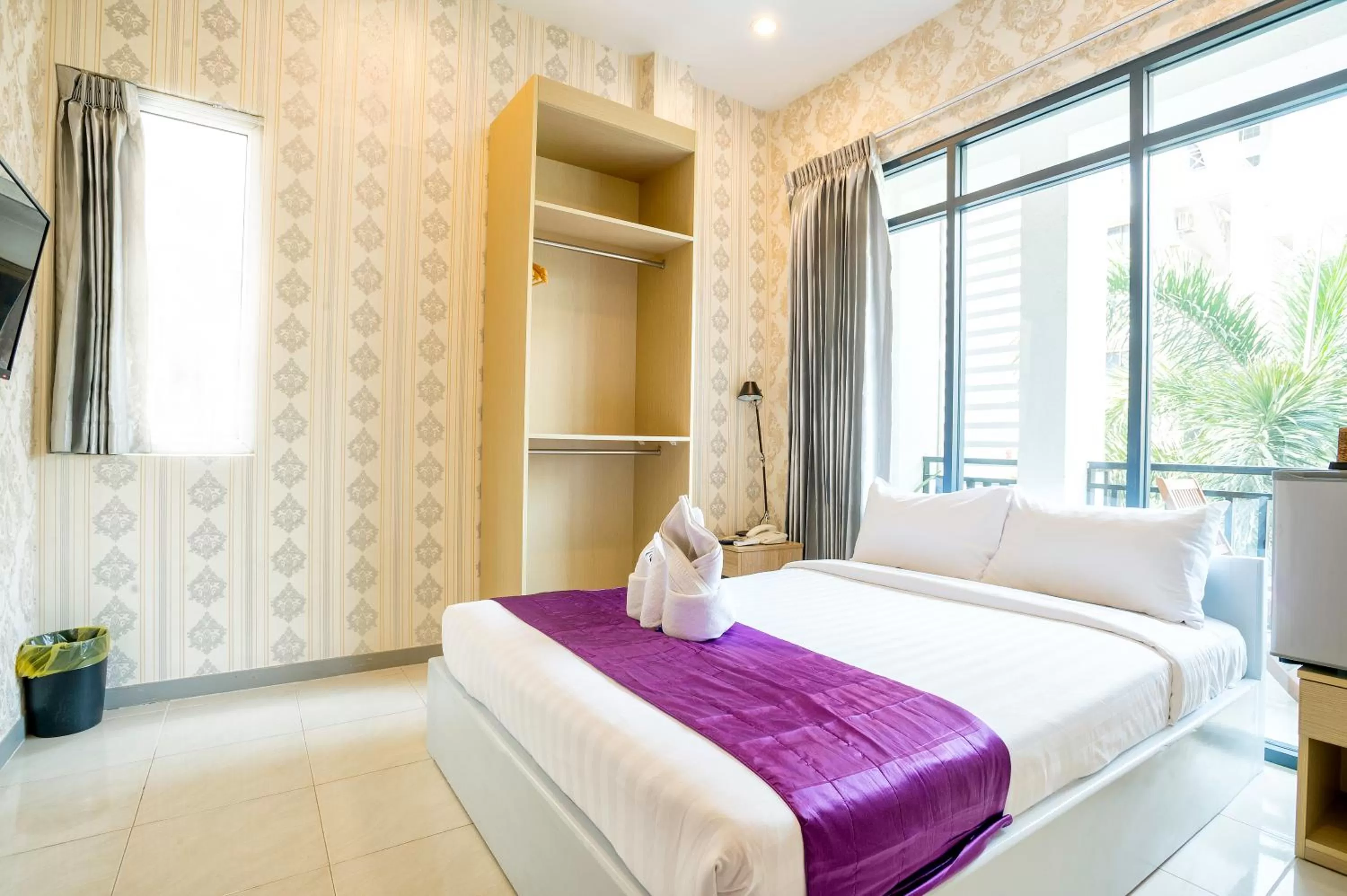 Photo of the whole room, Bed in White Residence Hotel & Apartment