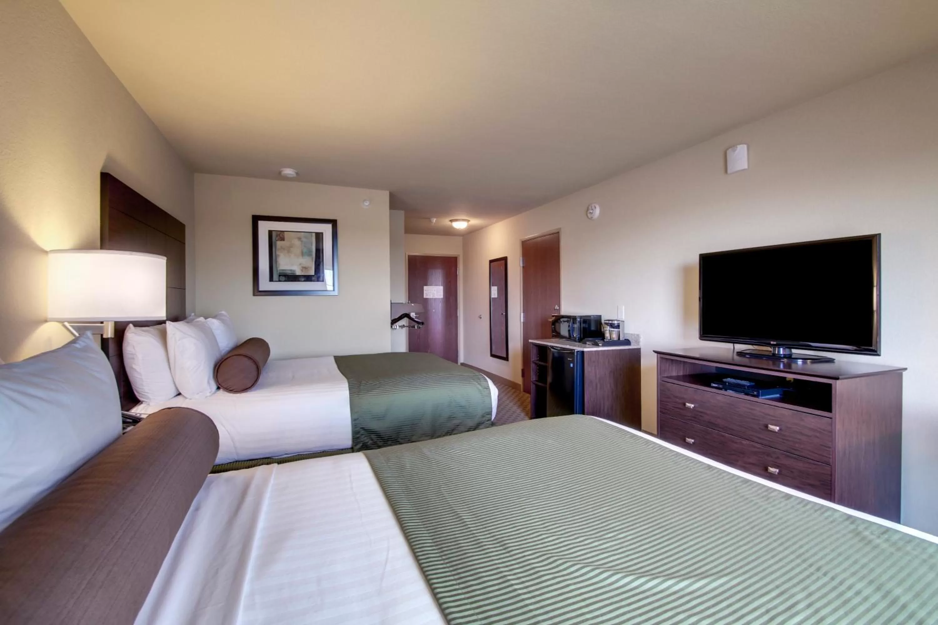 Bed in Cobblestone Inn & Suites - Brillion