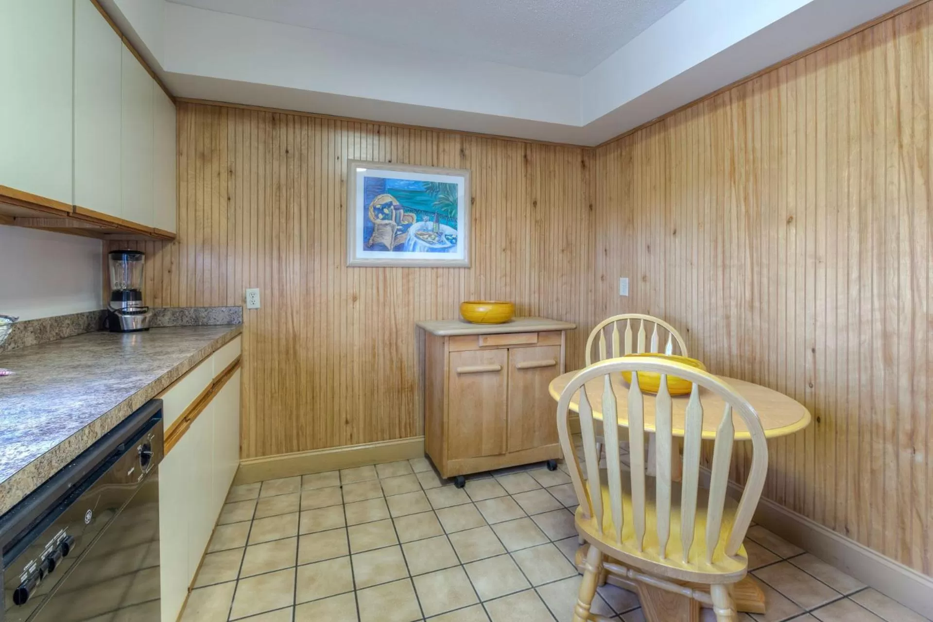 Kitchen/Kitchenette in Kingfisher Inn