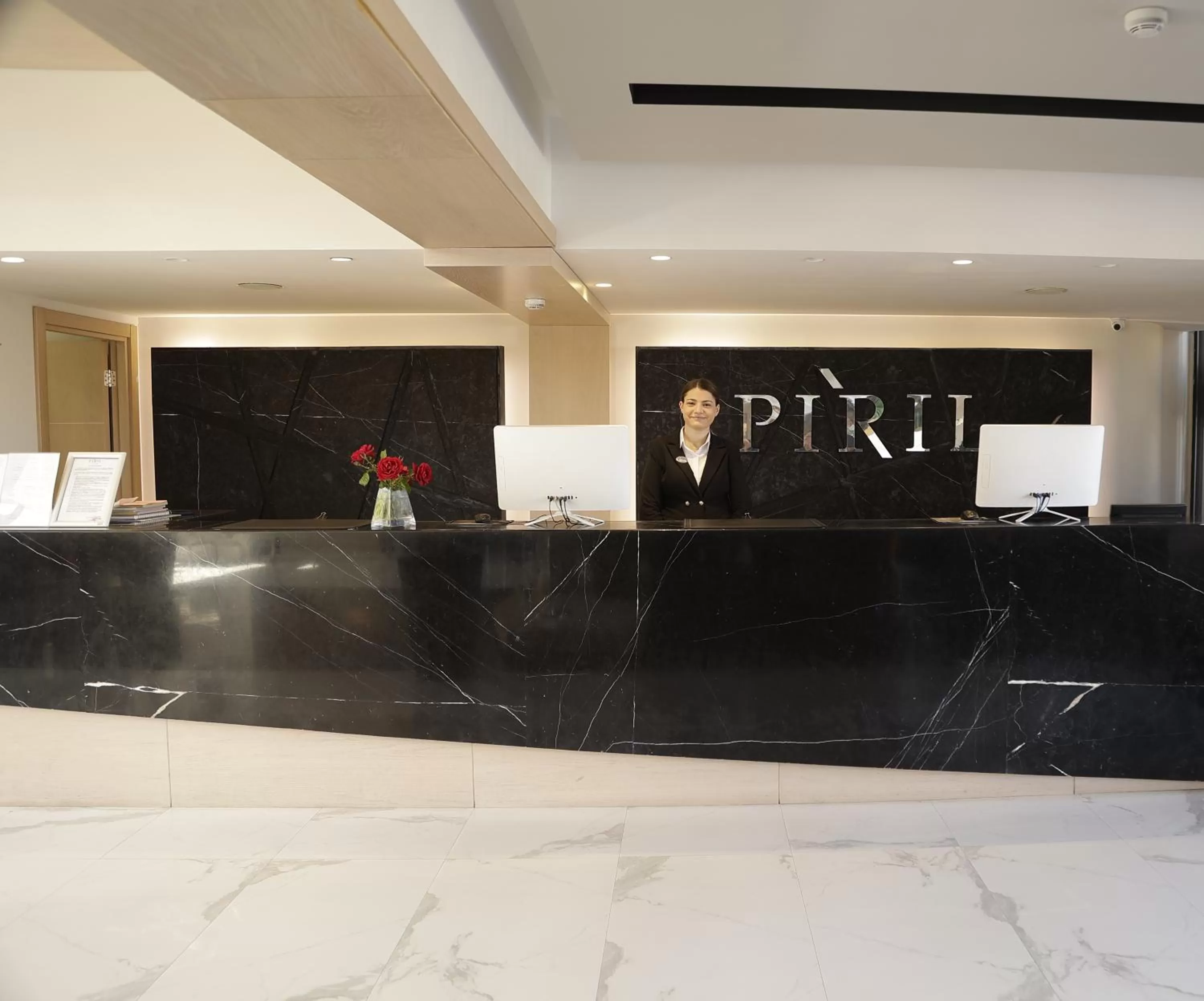 Lobby or reception in Pırıl Hotel Thermal&Beauty SPA