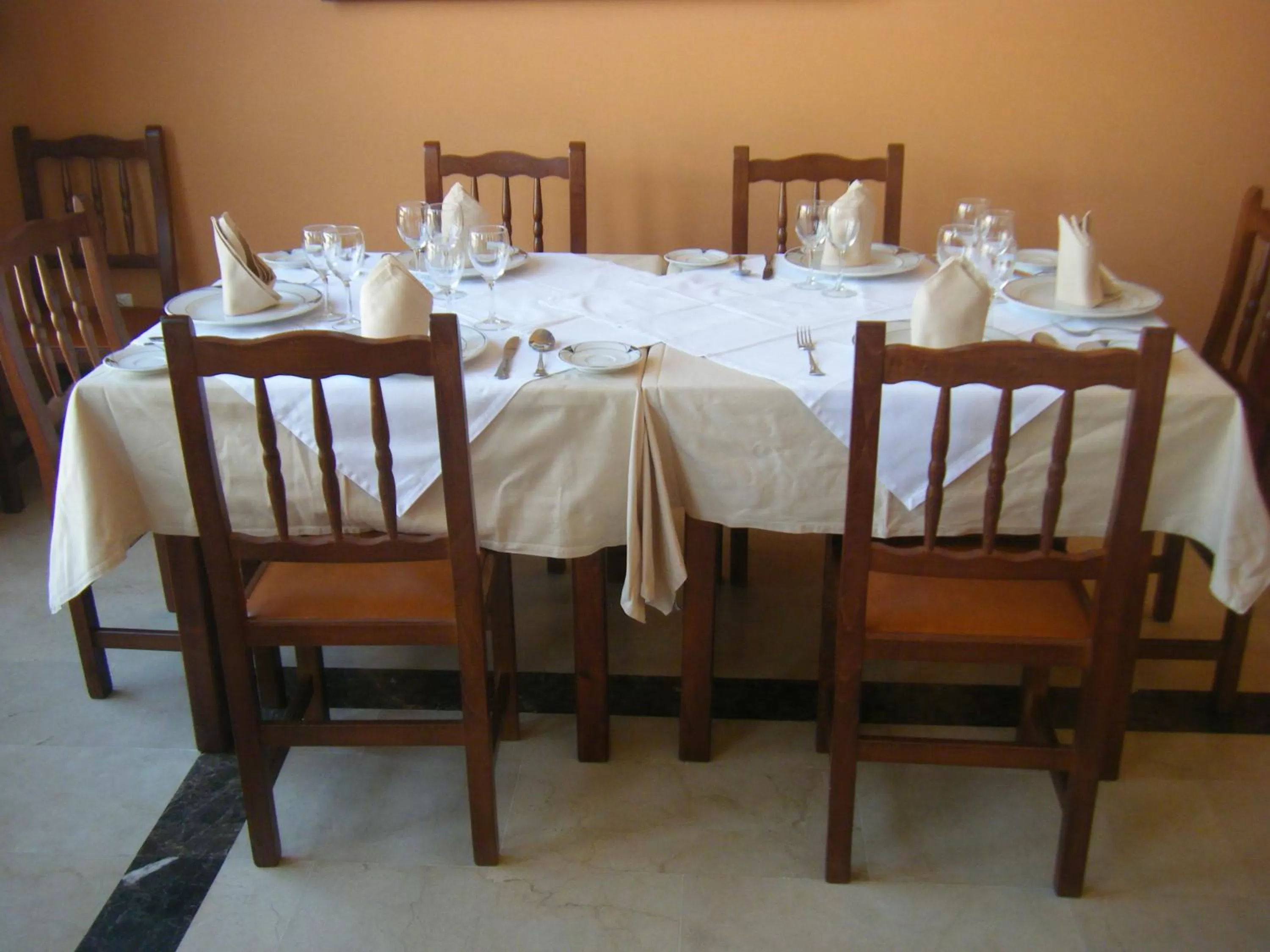 Restaurant/places to eat in Hotel Mirador