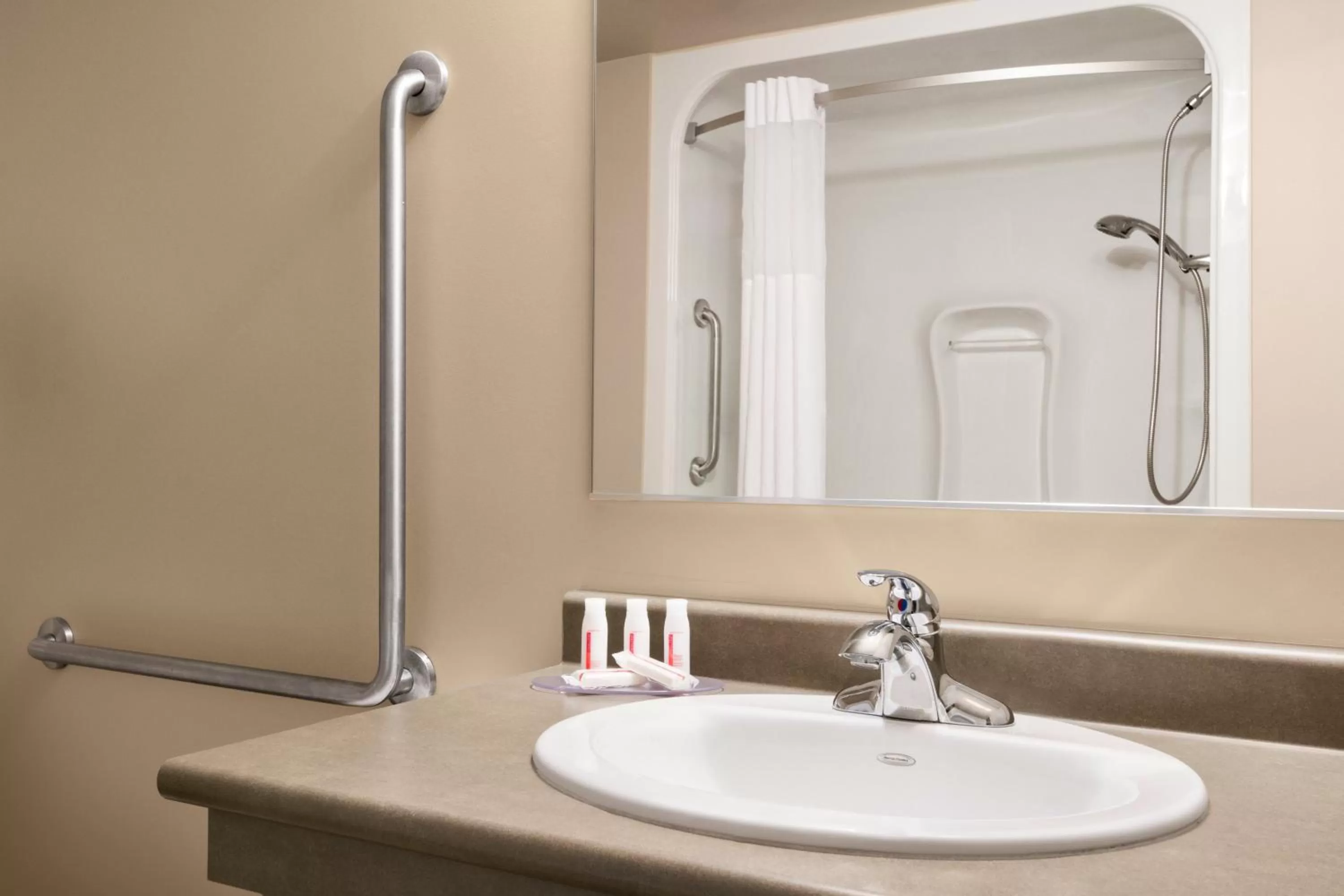 Bathroom in Days Inn by Wyndham Thunder Bay North