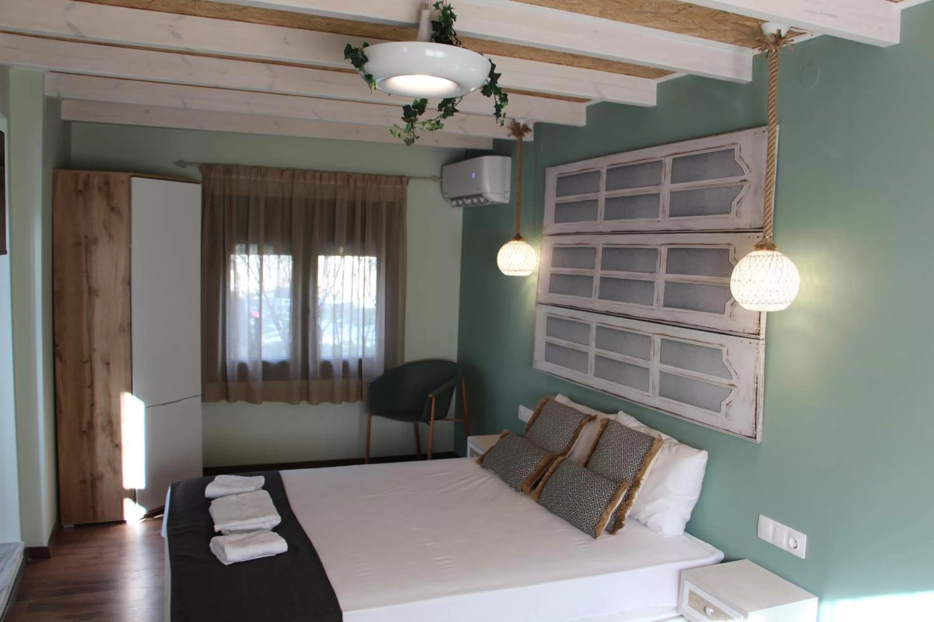 Lamprini's Deluxe Studios