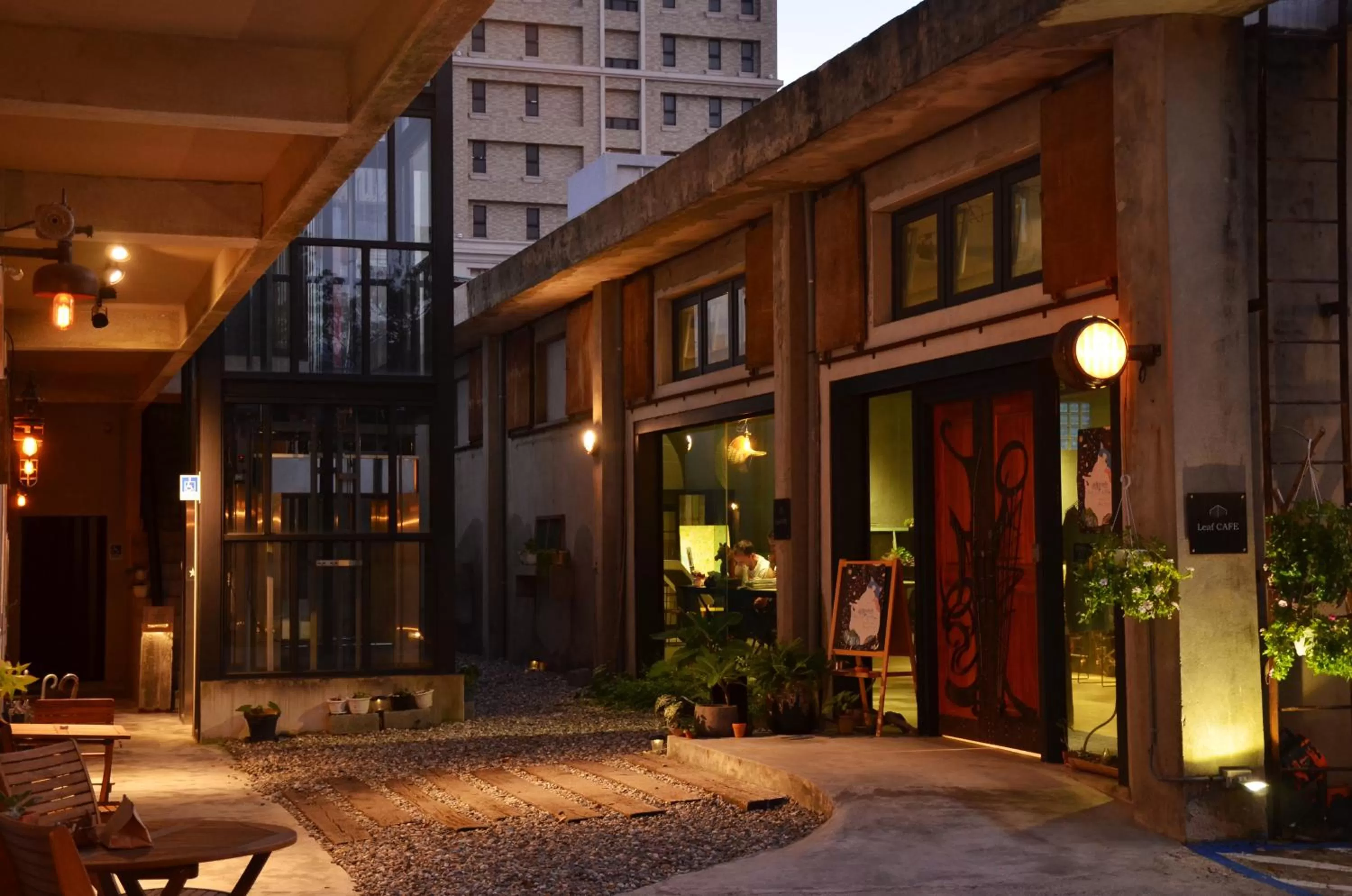 Lobby or reception, Property Building in The Leaf Inn