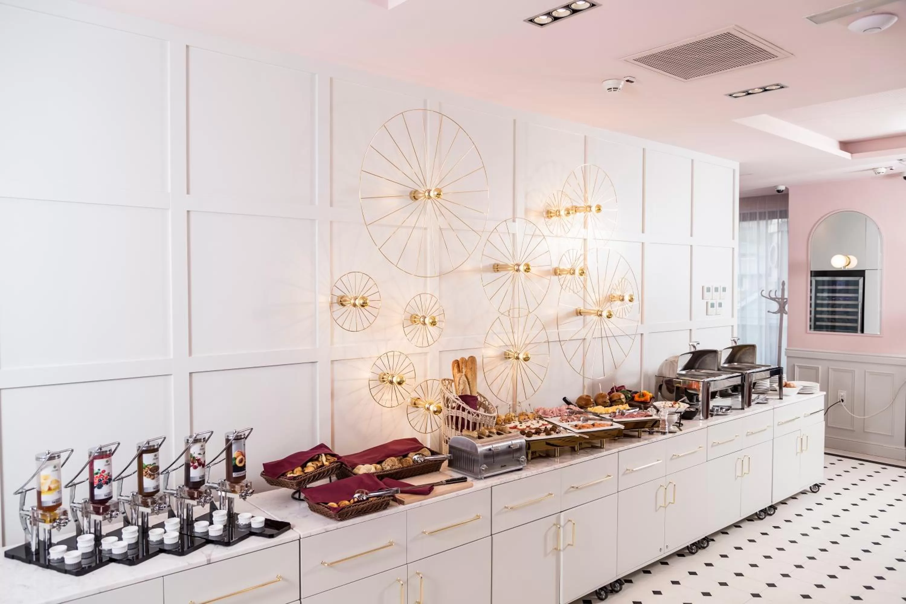 Breakfast in Hotel Cismigiu