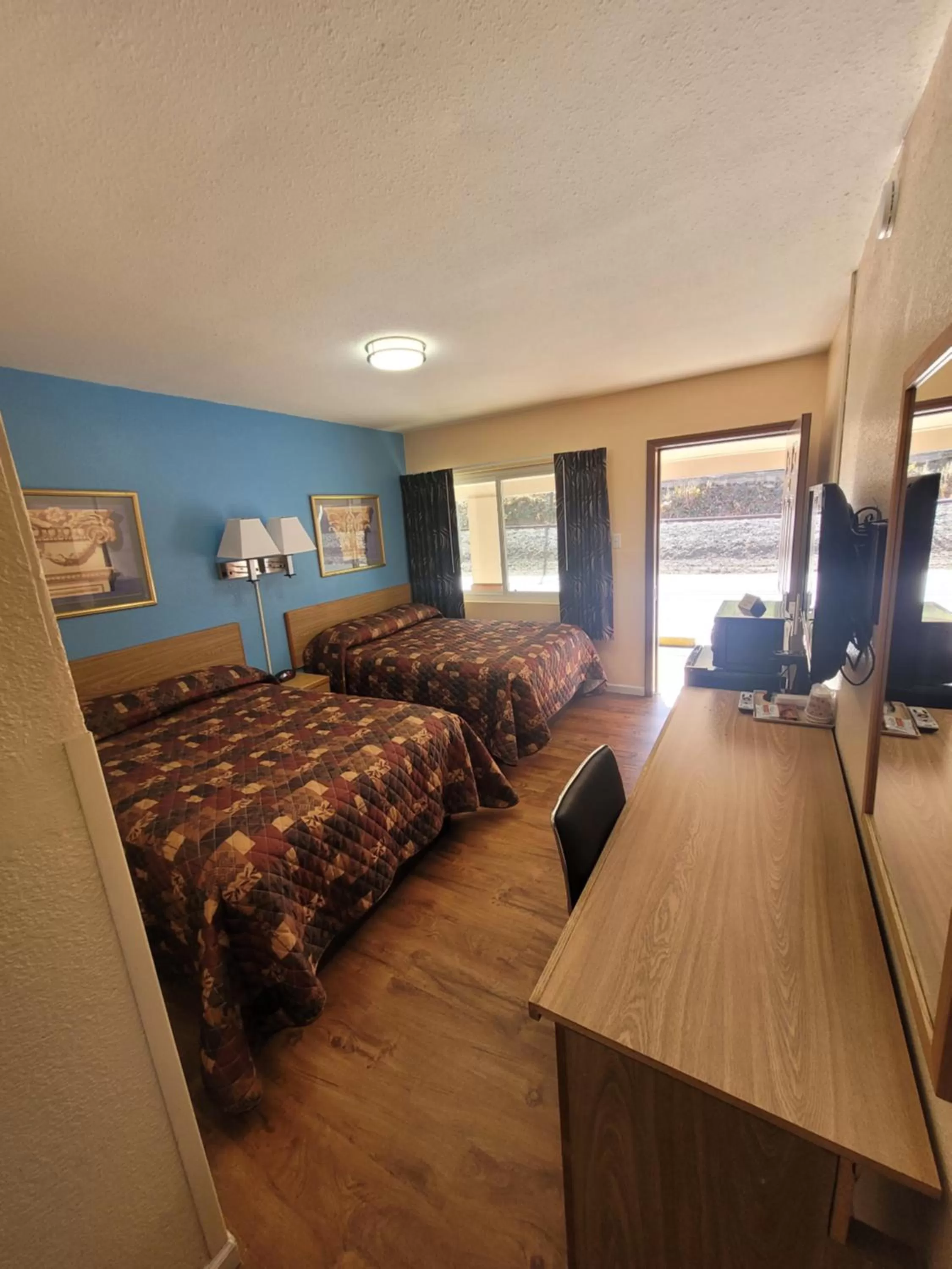 Bed in Economy Inn Sylva