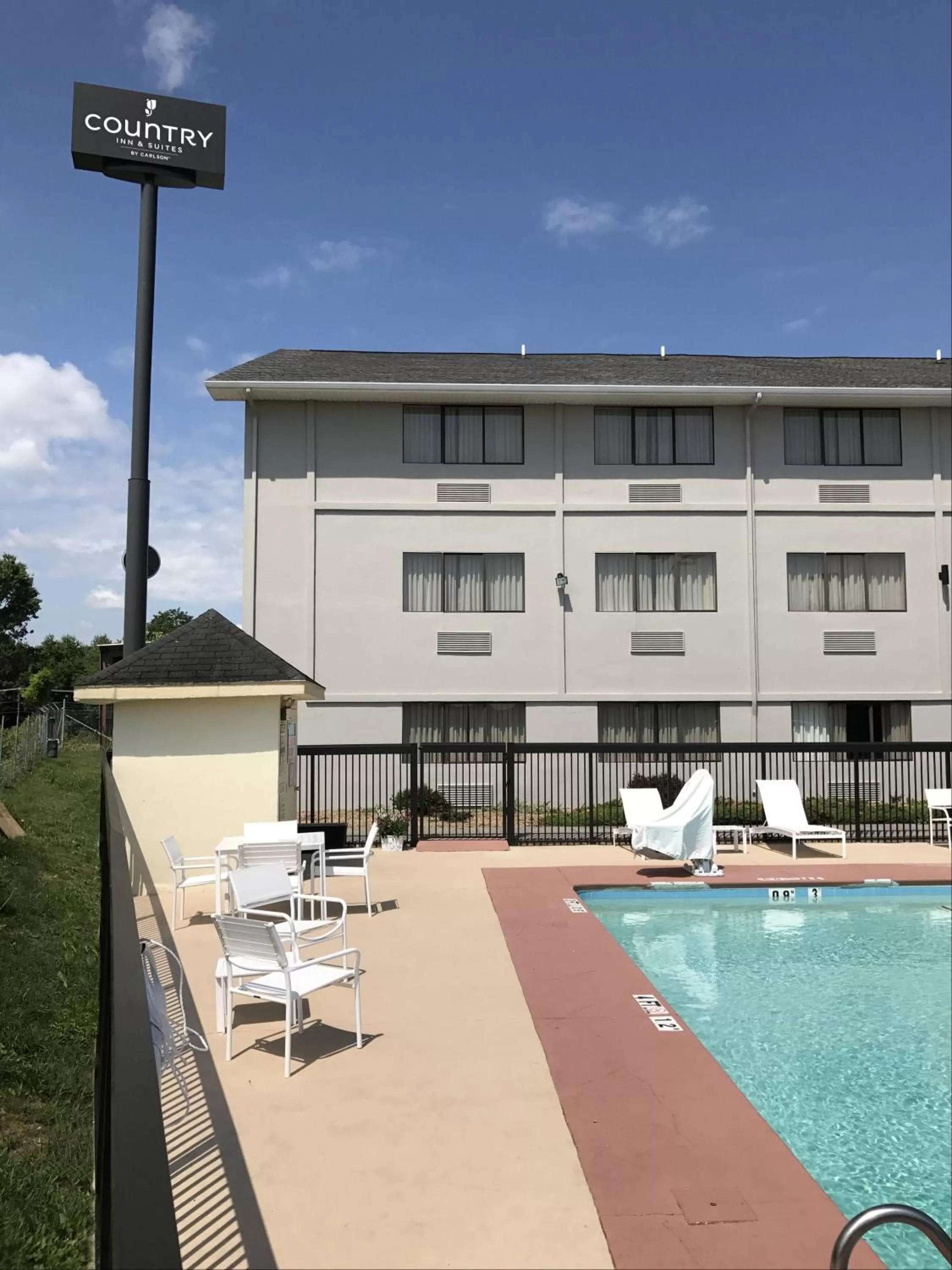 Swimming pool in Country Inn & Suites by Radisson, Abingdon, VA