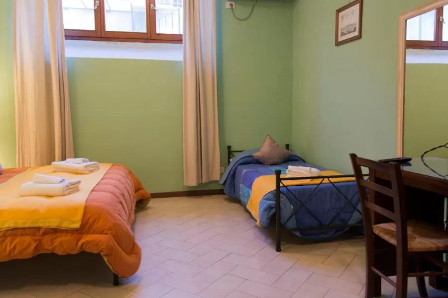 Bed in Florence Decamerone B&B