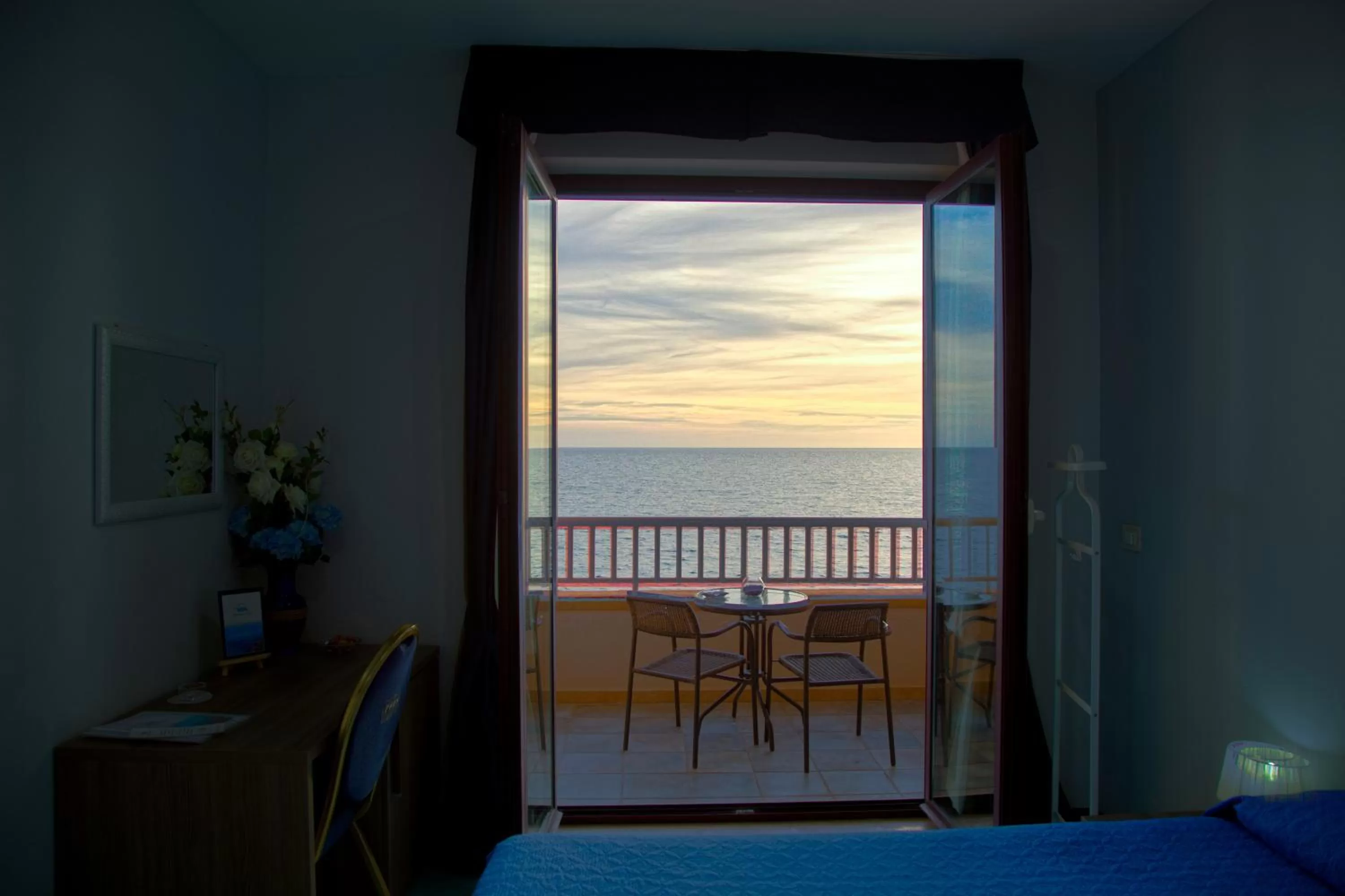 Balcony/Terrace, Bed in Hotel Centro Congressi Polo Nautico