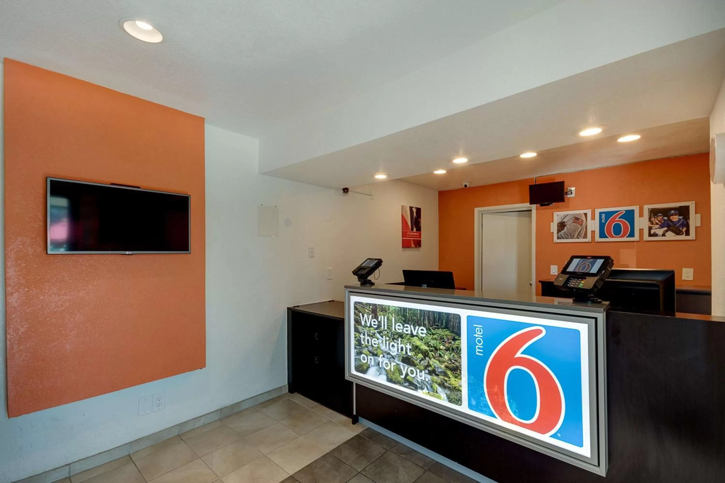 TV and multimedia in Motel 6-Bellingham, WA