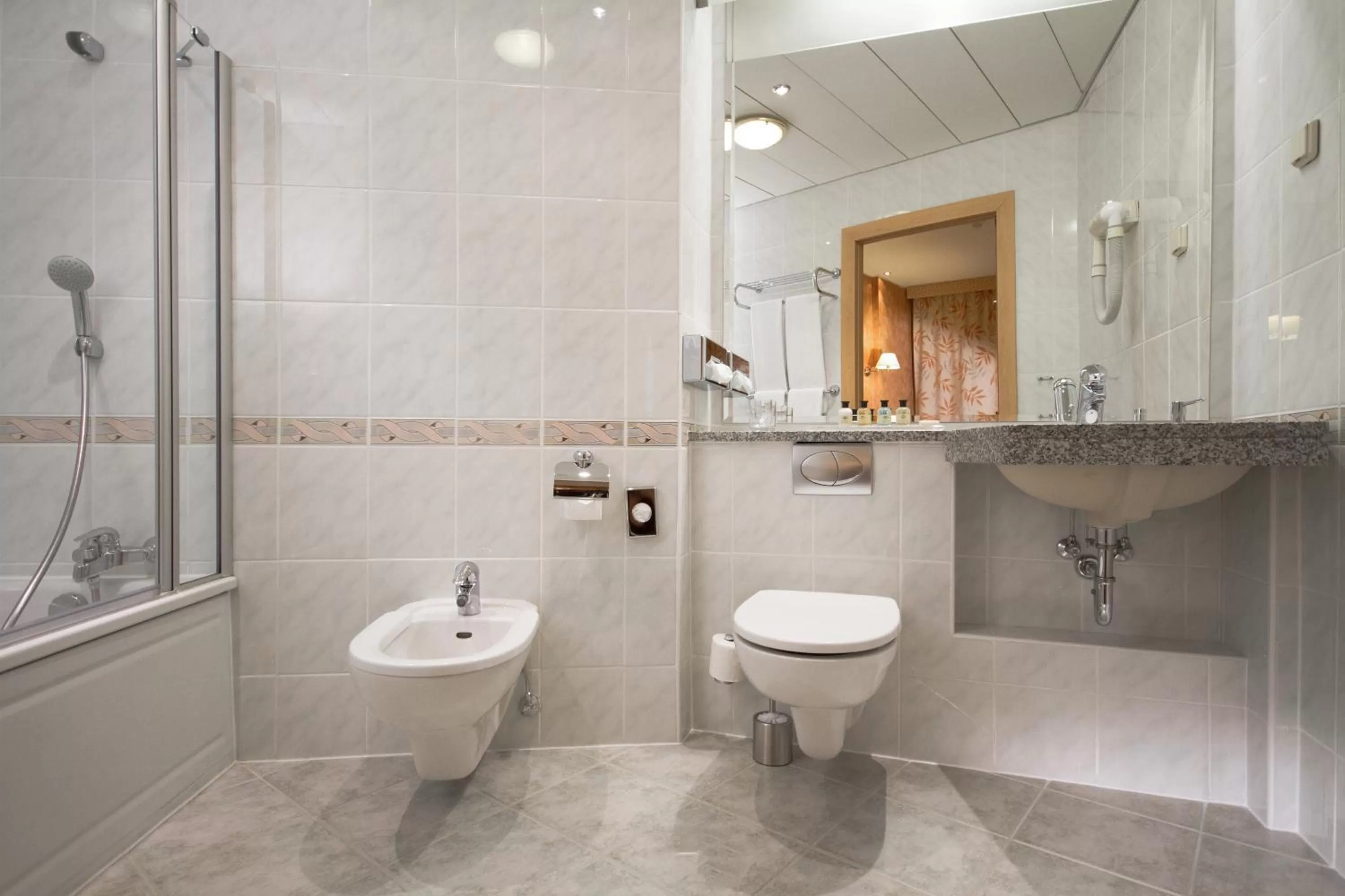 Shower in HP Park Plaza